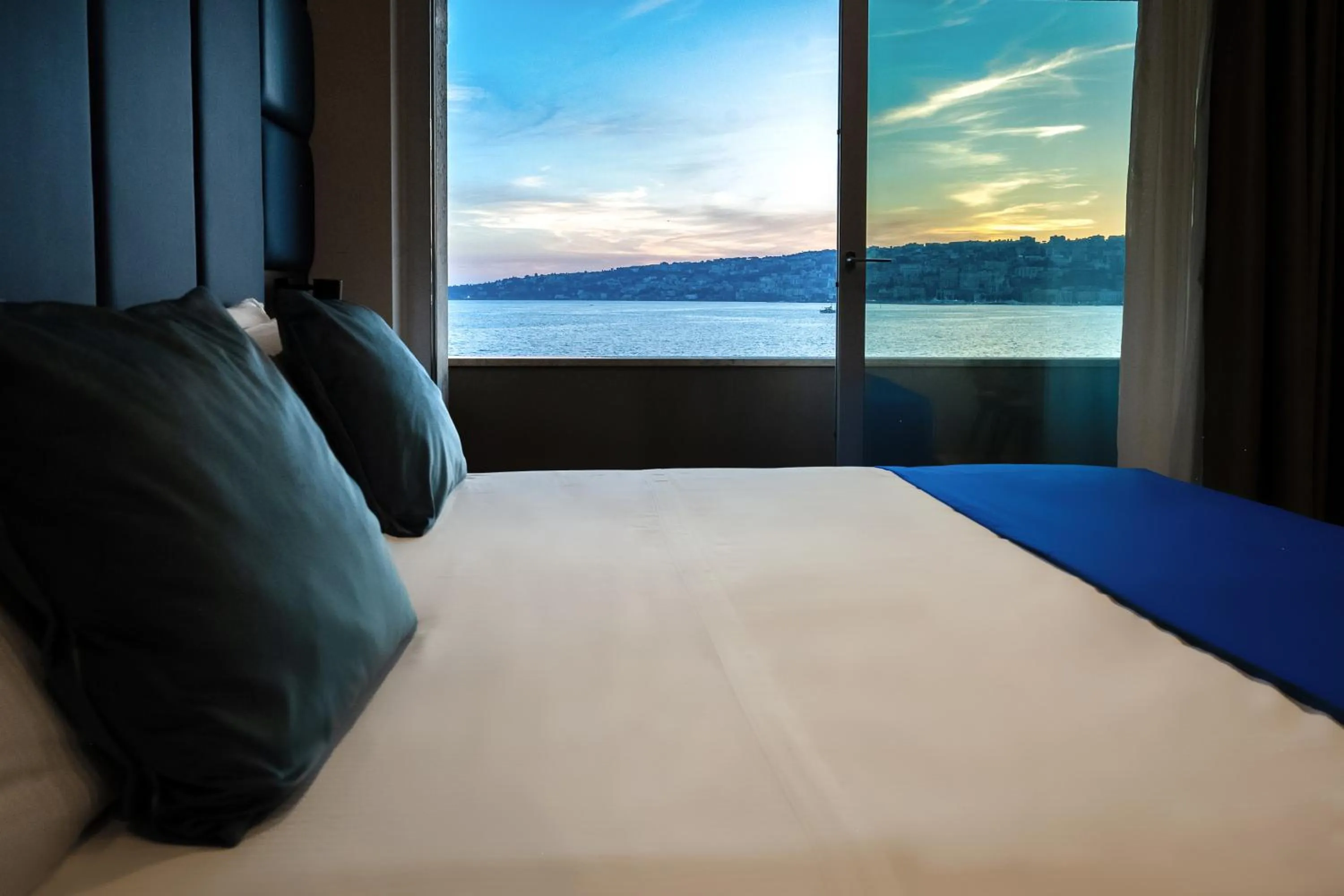 Sea view, Bed in Imperatrice Suites