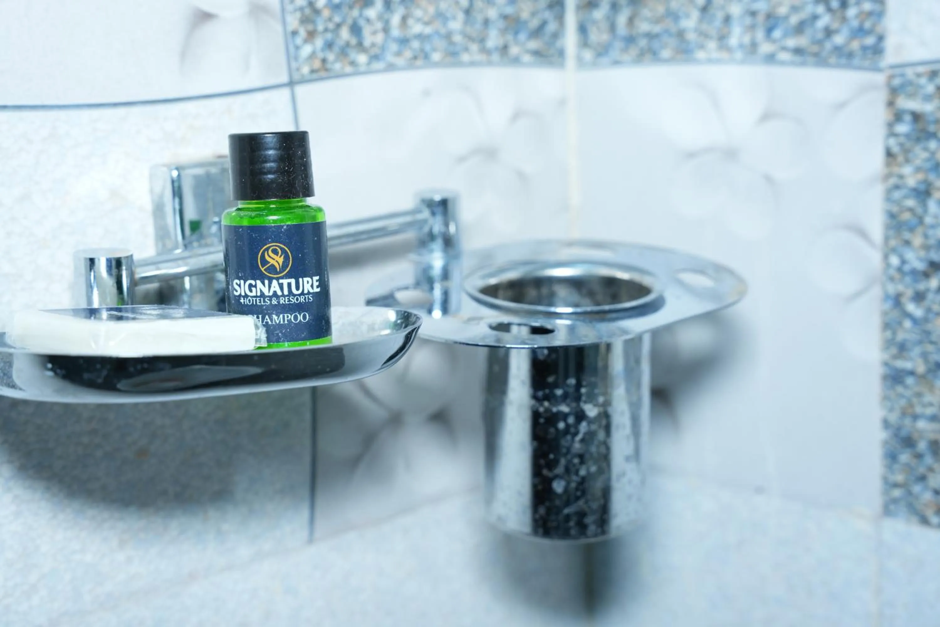 Bathroom in Hotel Plaza Hyderabad Airport Zone