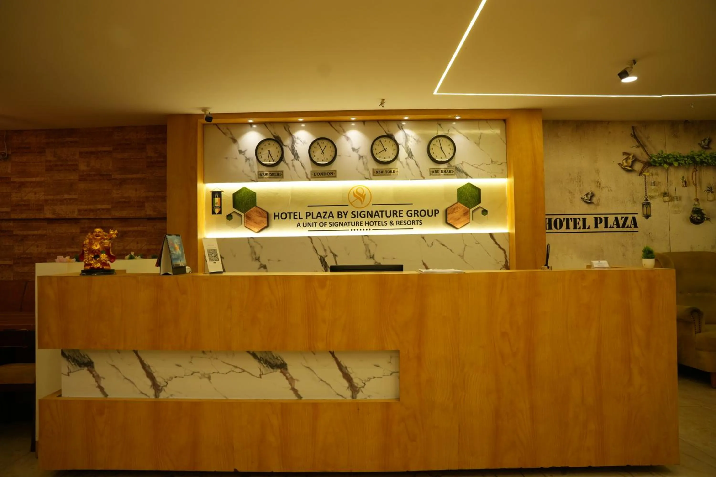Lobby or reception in Hotel Plaza Hyderabad Airport Zone