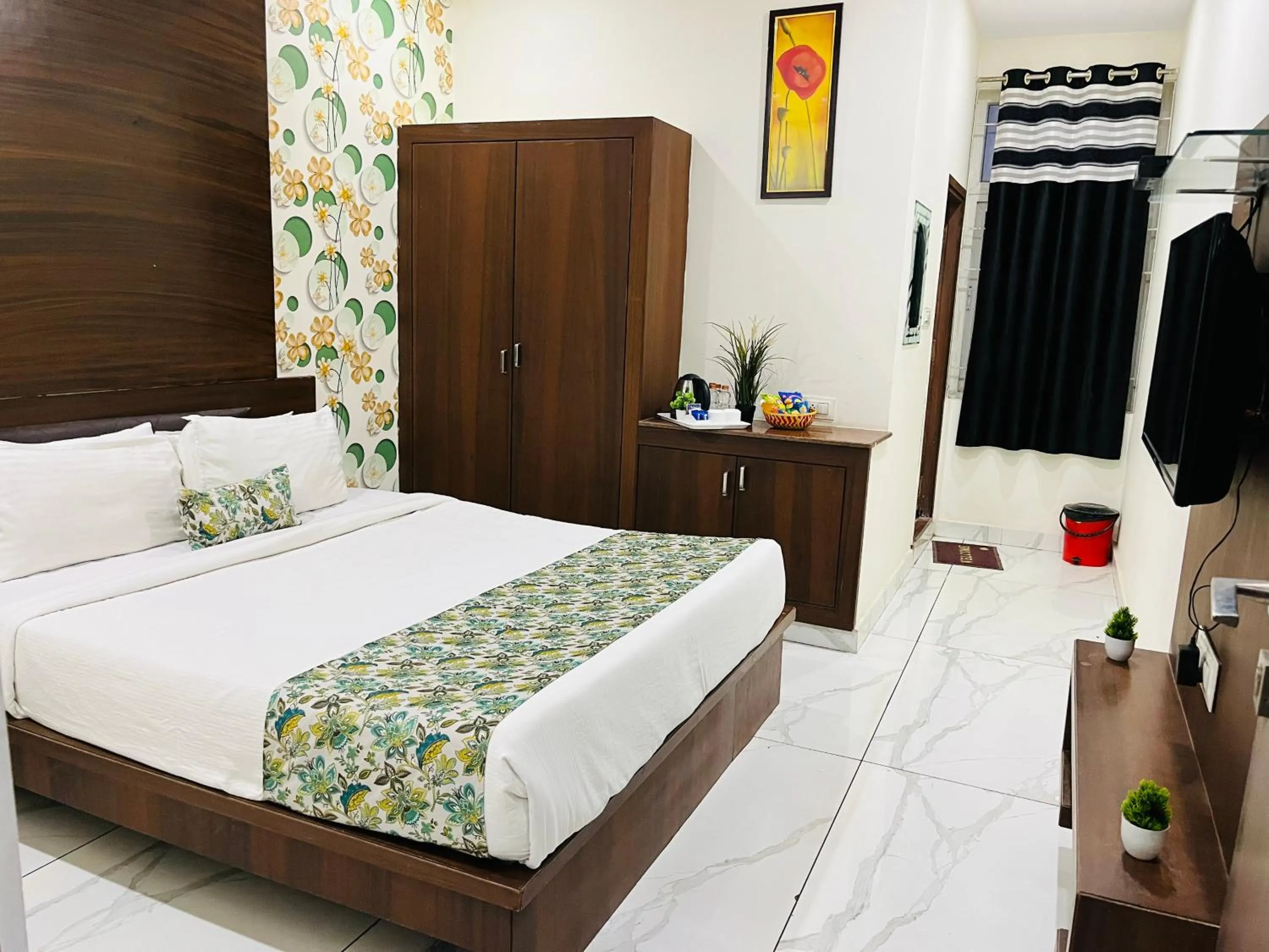 Photo of the whole room, Bed in Hotel Plaza Hyderabad Airport Zone