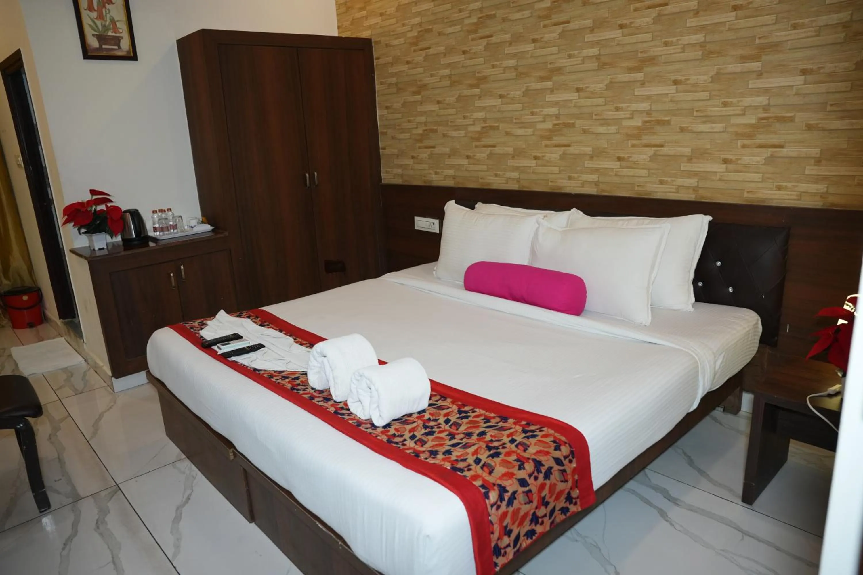 Bedroom, Bed in Hotel Plaza Hyderabad Airport Zone