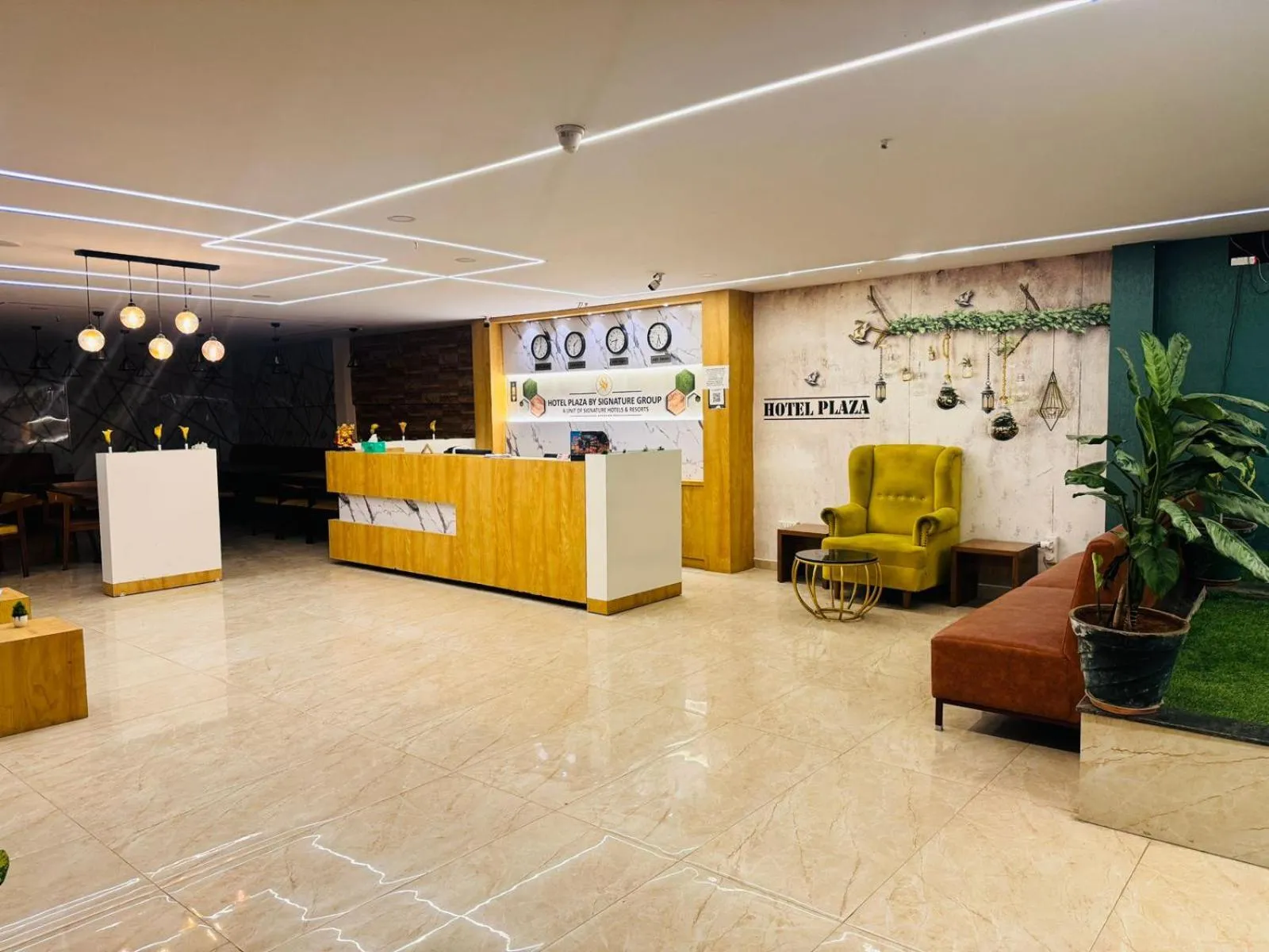Lobby or reception in Hotel Plaza Hyderabad Airport Zone