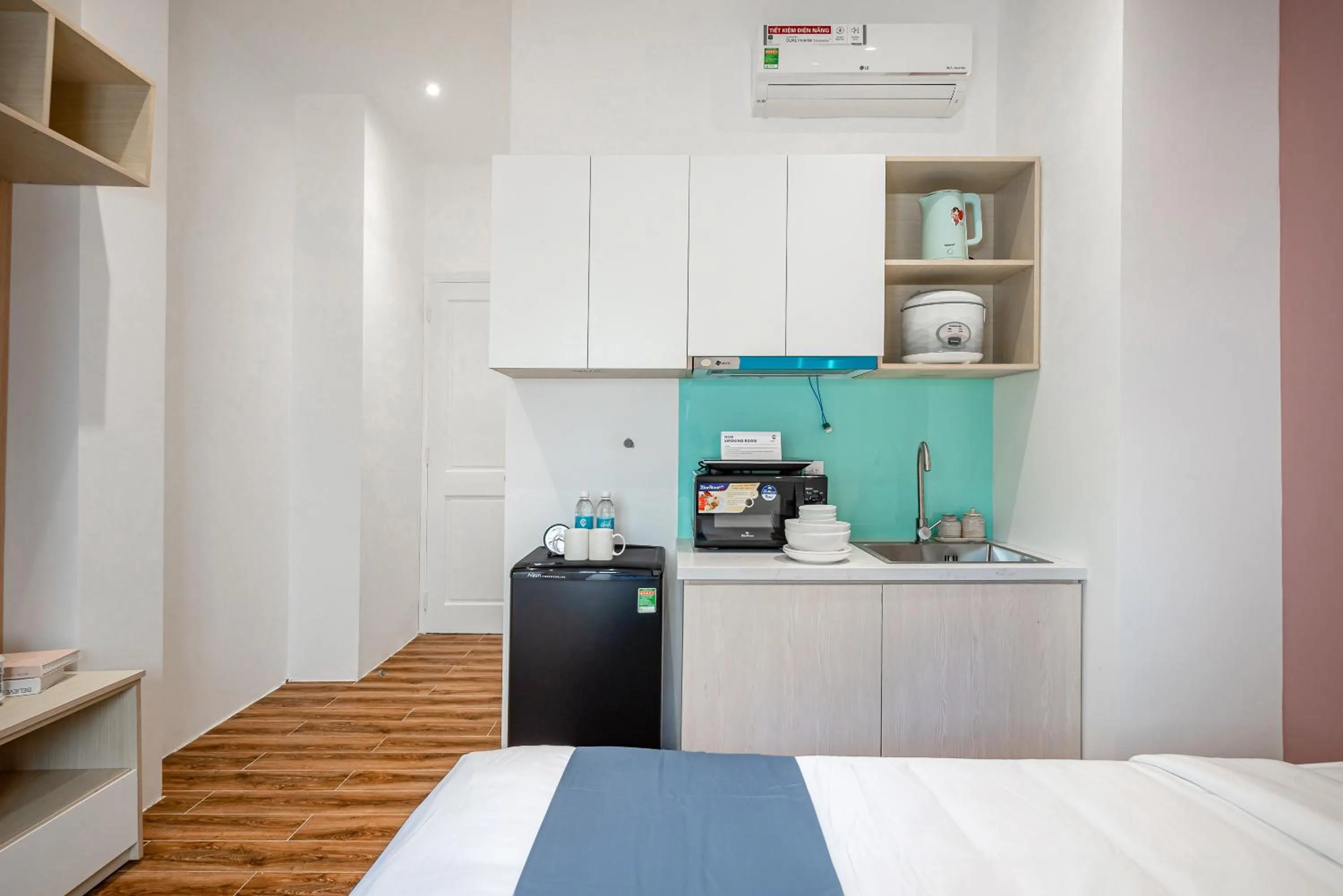 Kitchen or kitchenette, Bed in Cozrum Homes - Autumn House