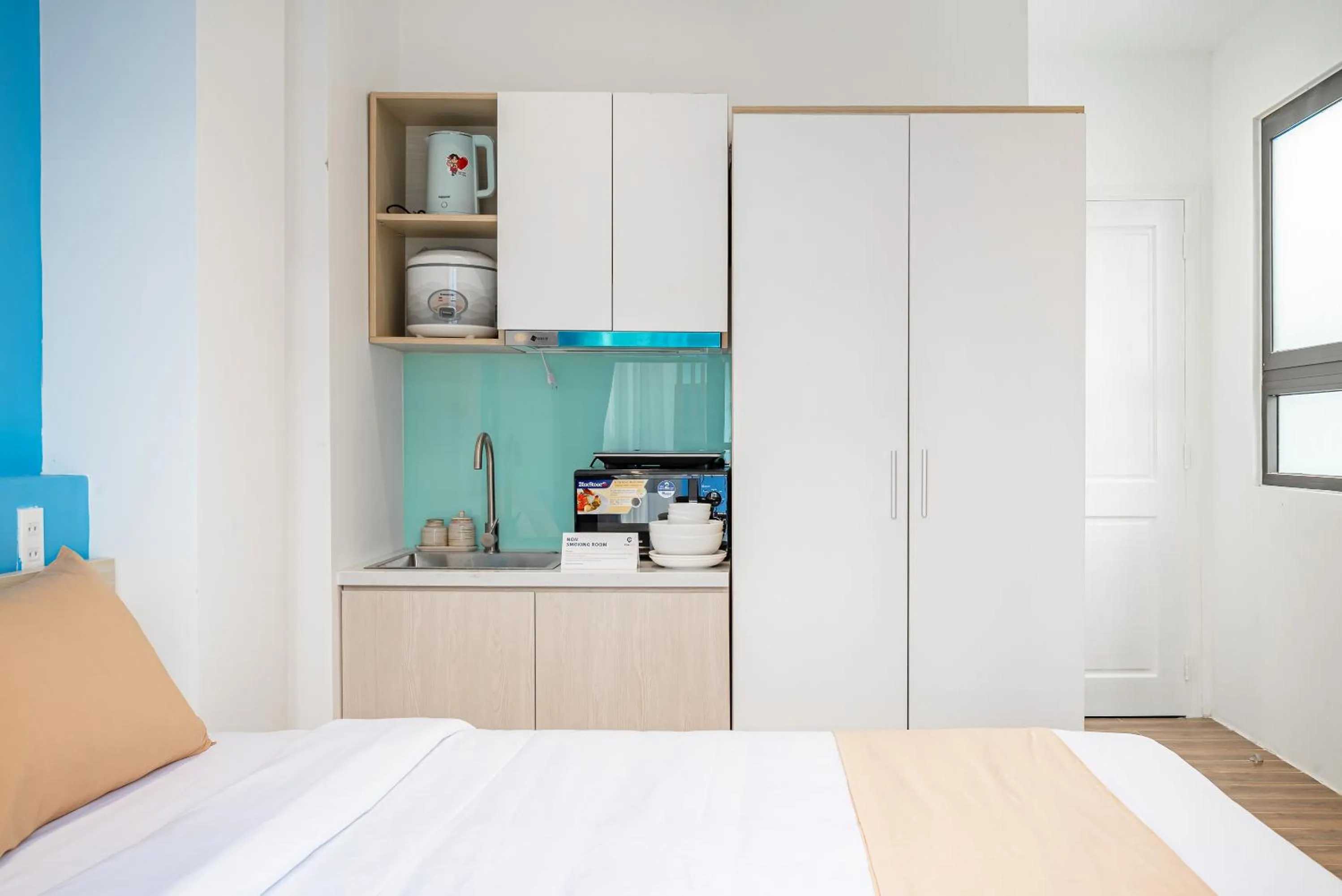 Kitchen or kitchenette, Bed in Cozrum Homes - Autumn House