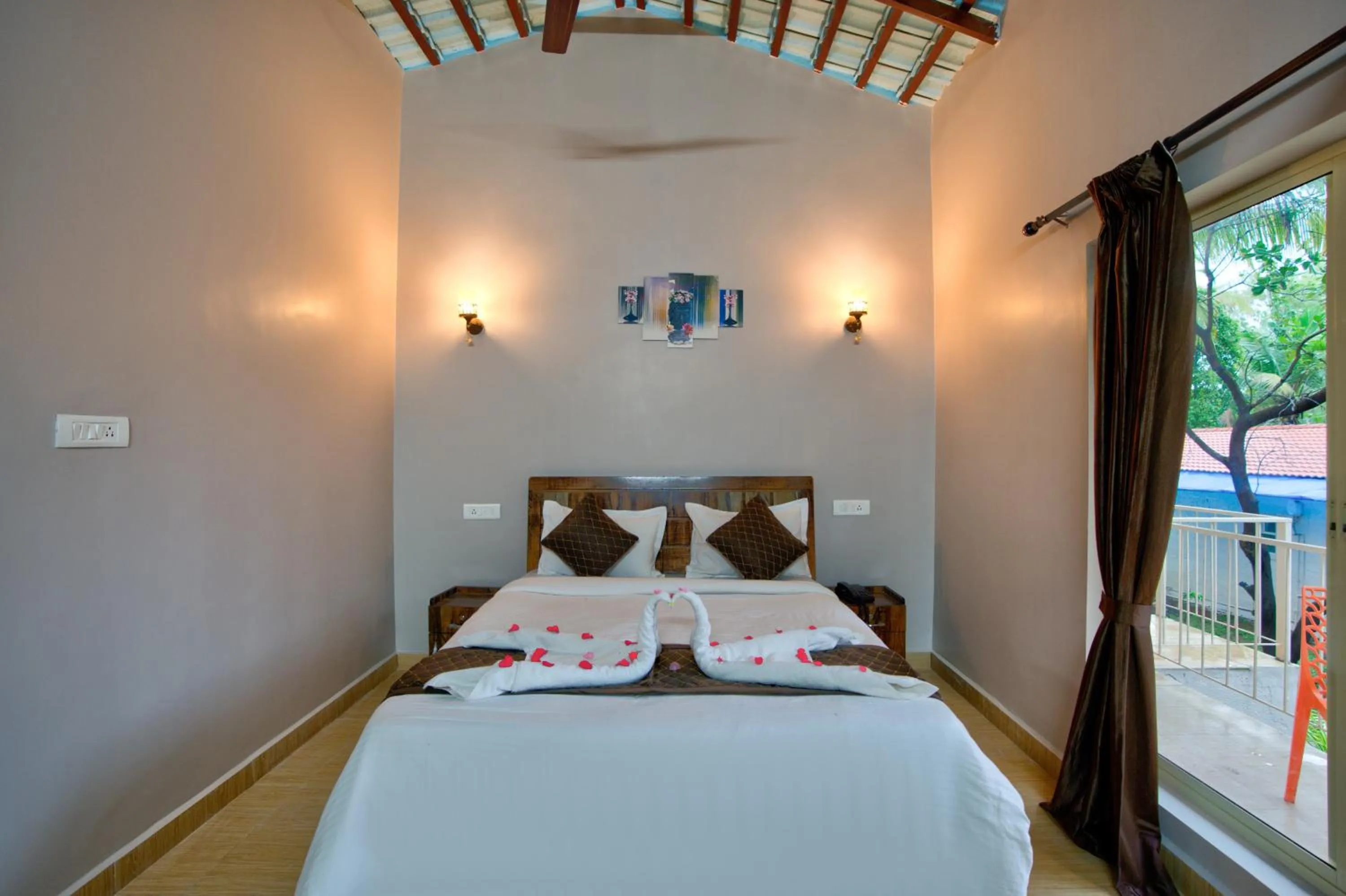 Bed in La Station Resort Vagator