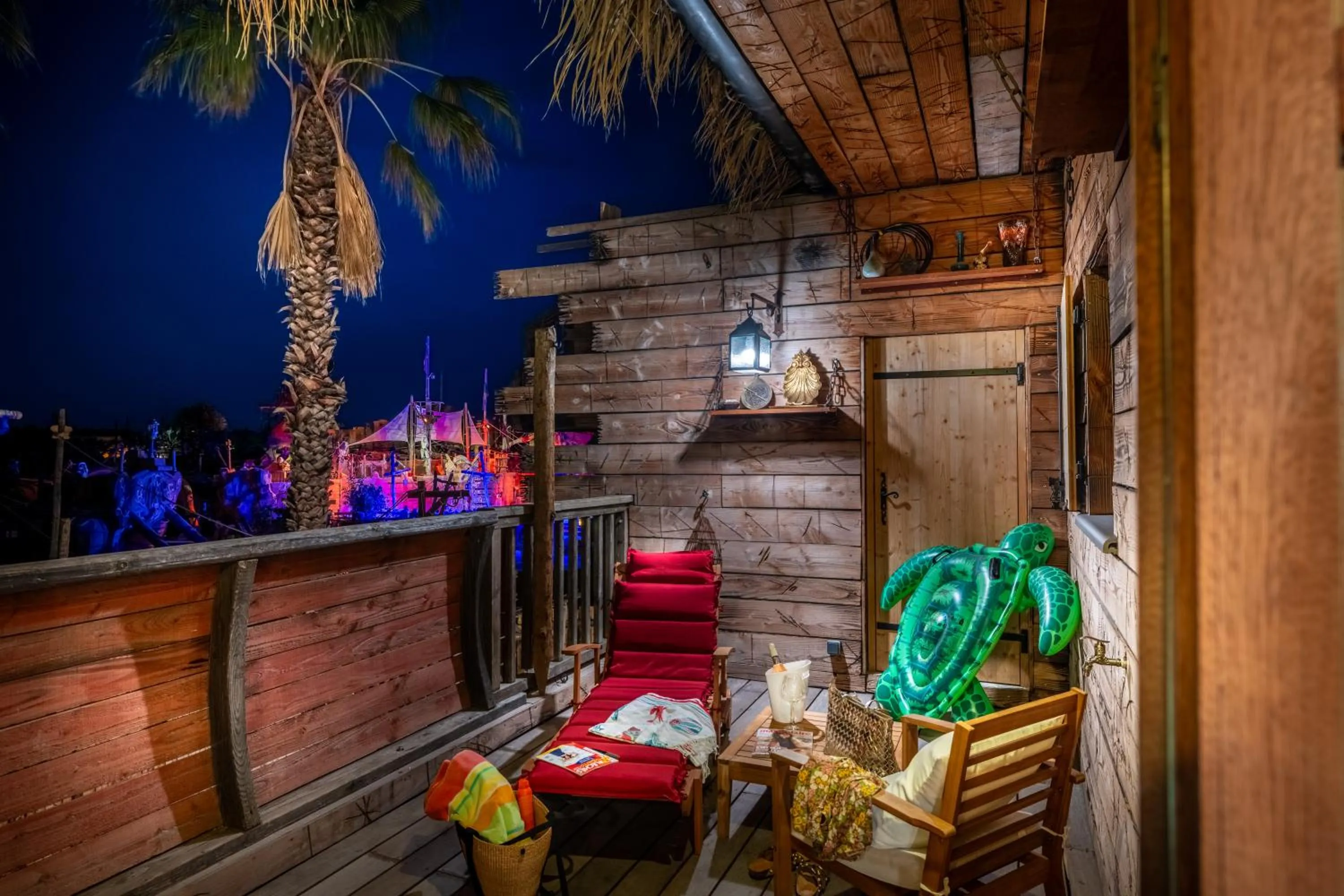 Night in Hôtel Pirates World
