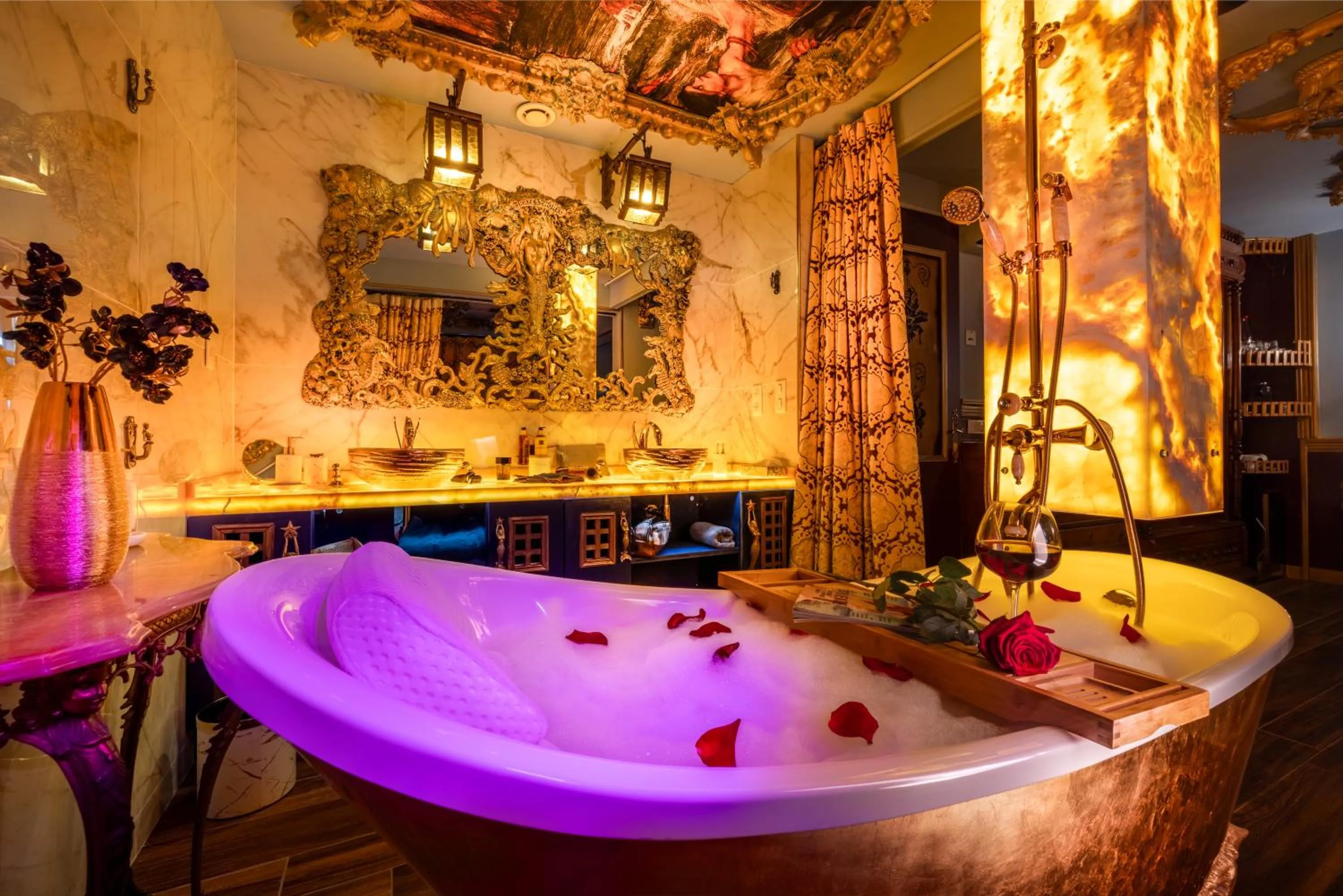 Hot Tub in Hôtel Pirates World