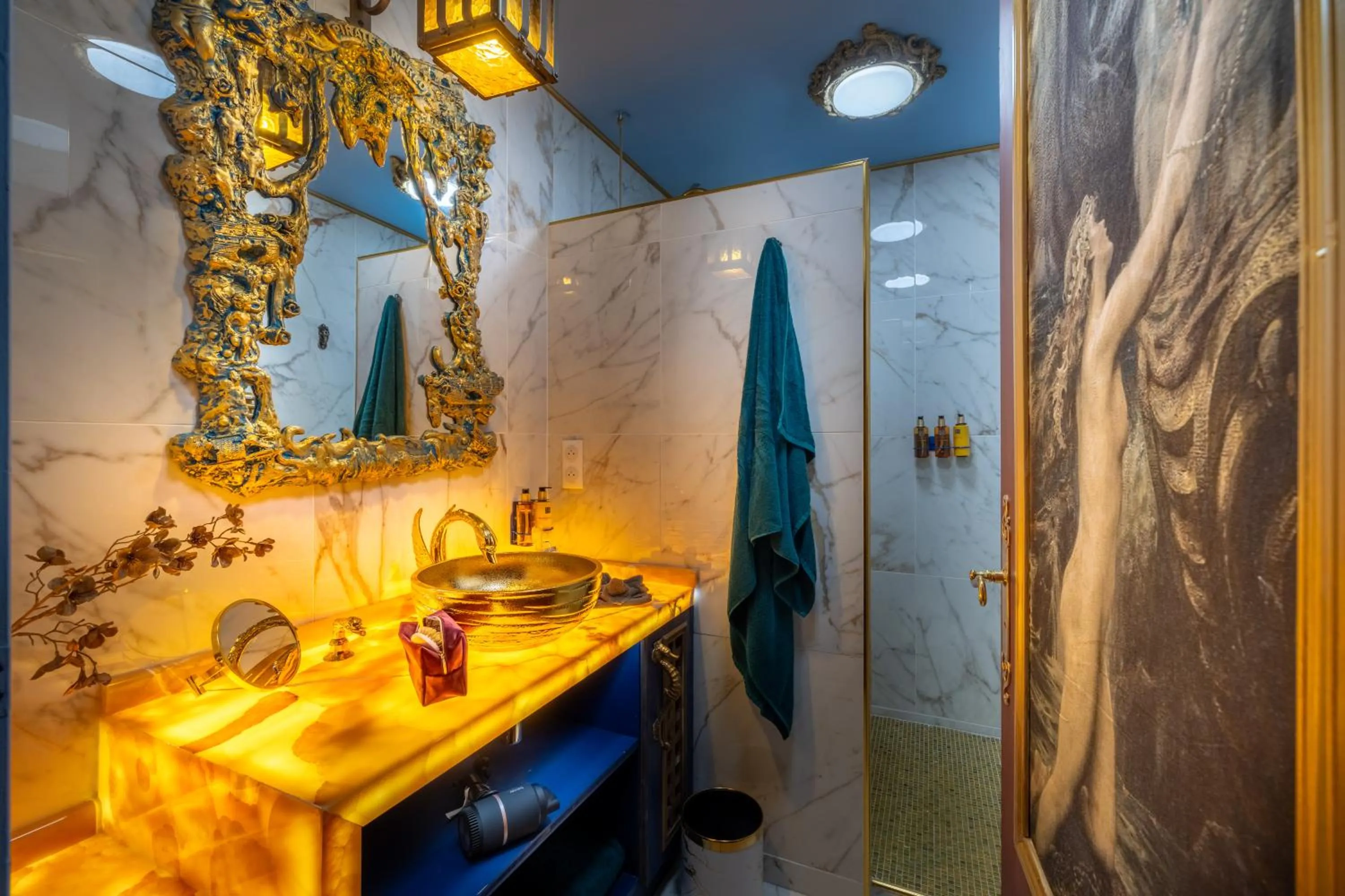 Shower in Hôtel Pirates World