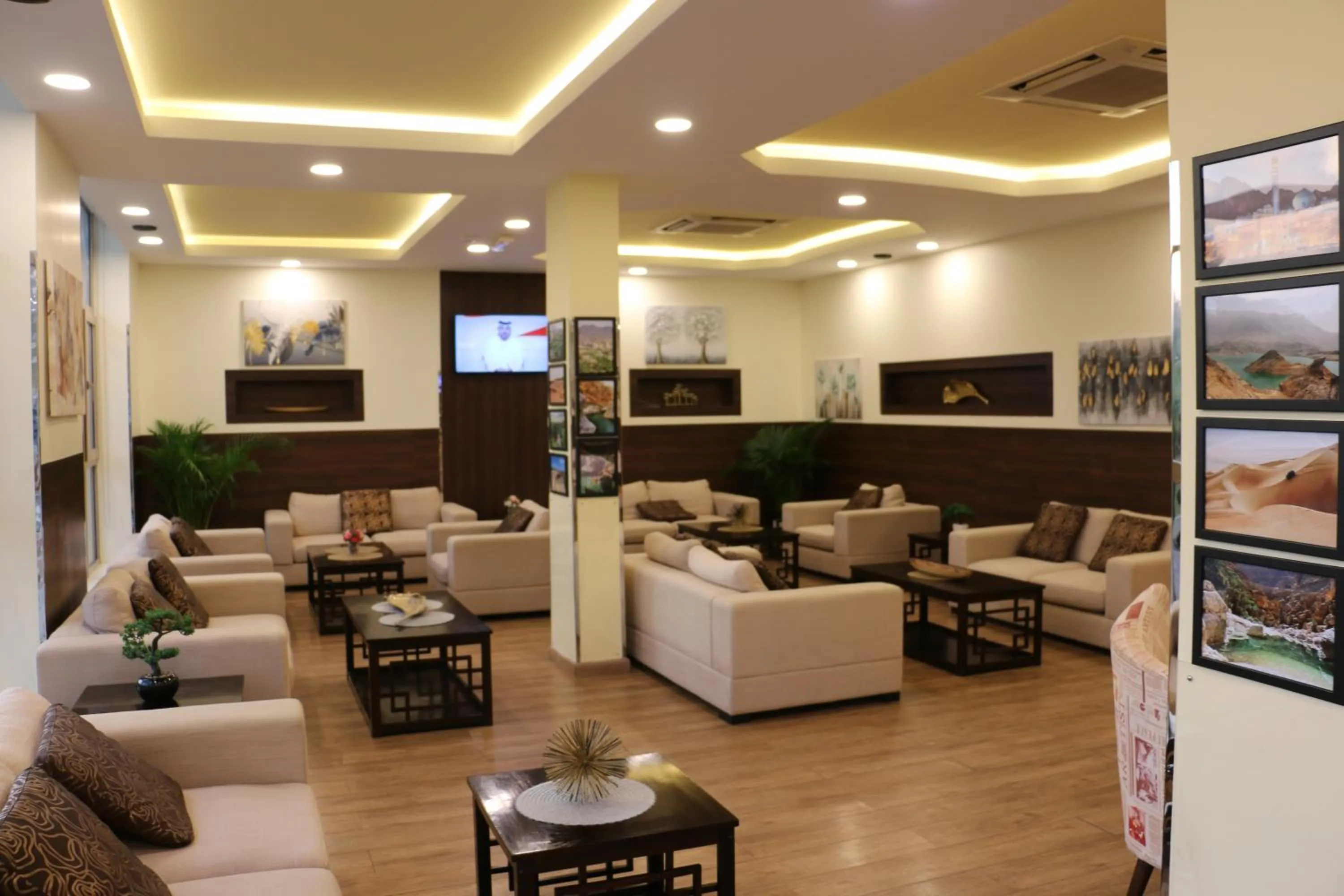 Communal lounge/ TV room in Weekdays Hotel