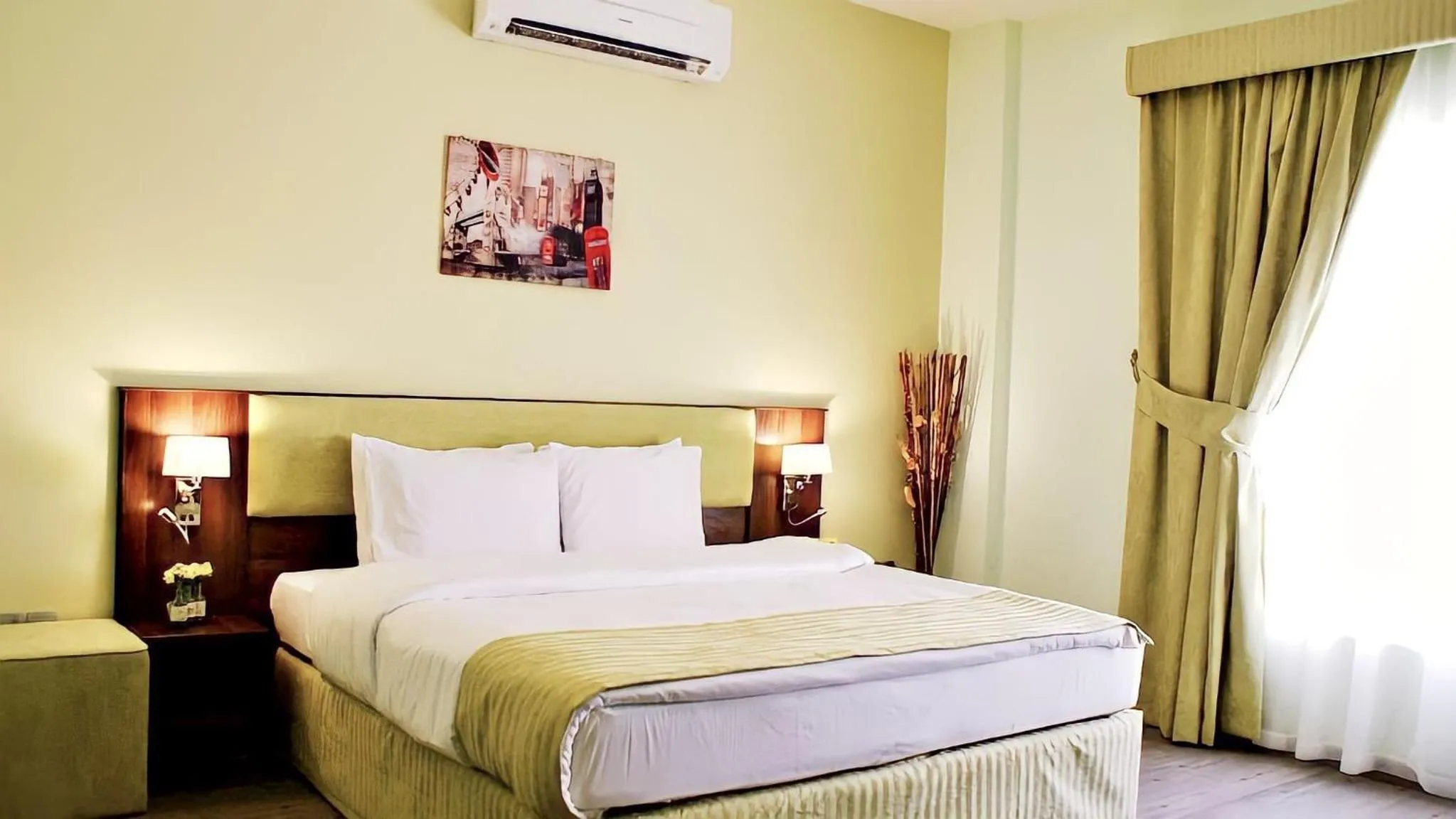 Bed in Weekdays Hotel