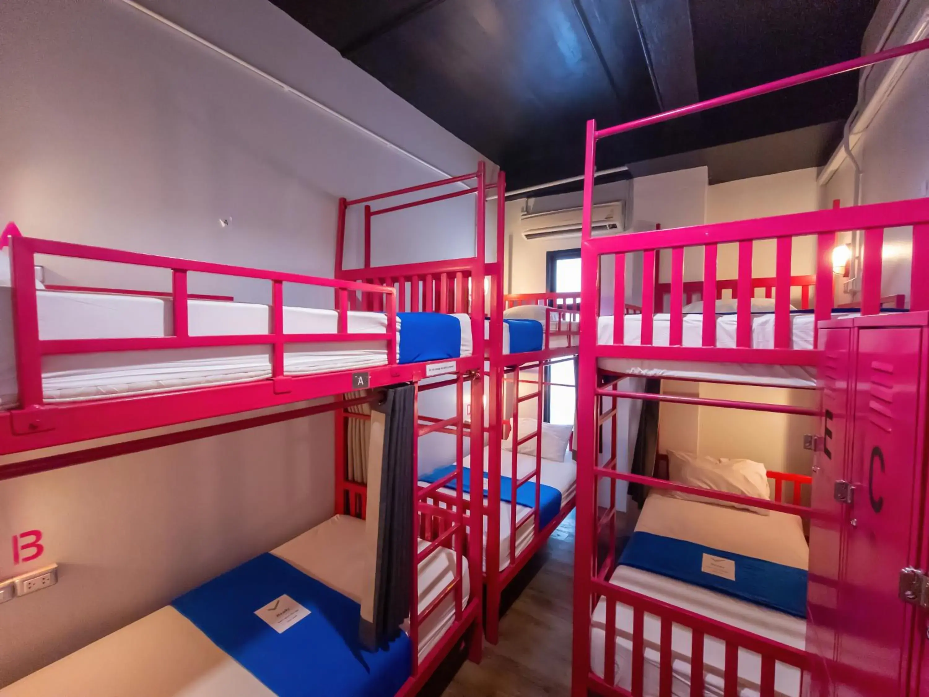 Bed in 8-Bed Mixed Dormitory Room in Slumber Surf Phuket Kata Bed in 8-Bed Mixed Dormitory Room in Slumber Surf Phuket Kata