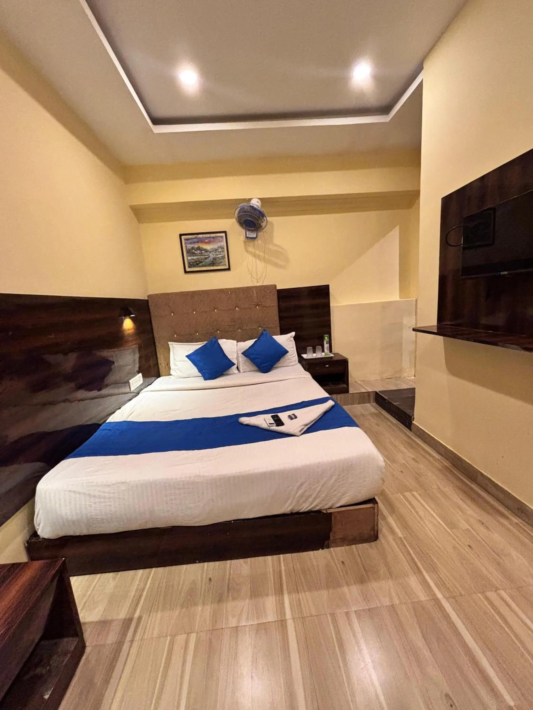 Bedroom in HOTEL SIGNATURE INN