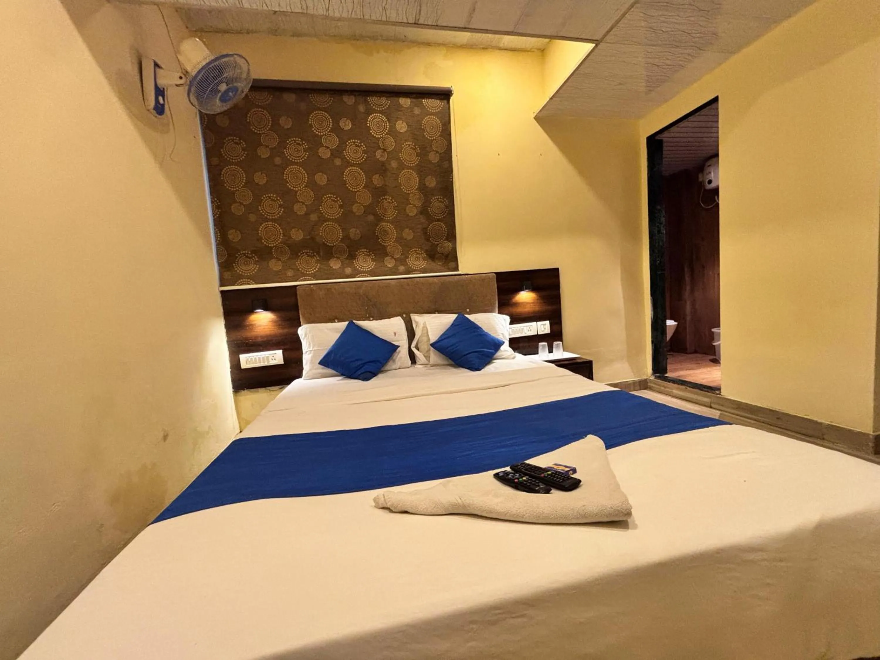 Bedroom in HOTEL SIGNATURE INN