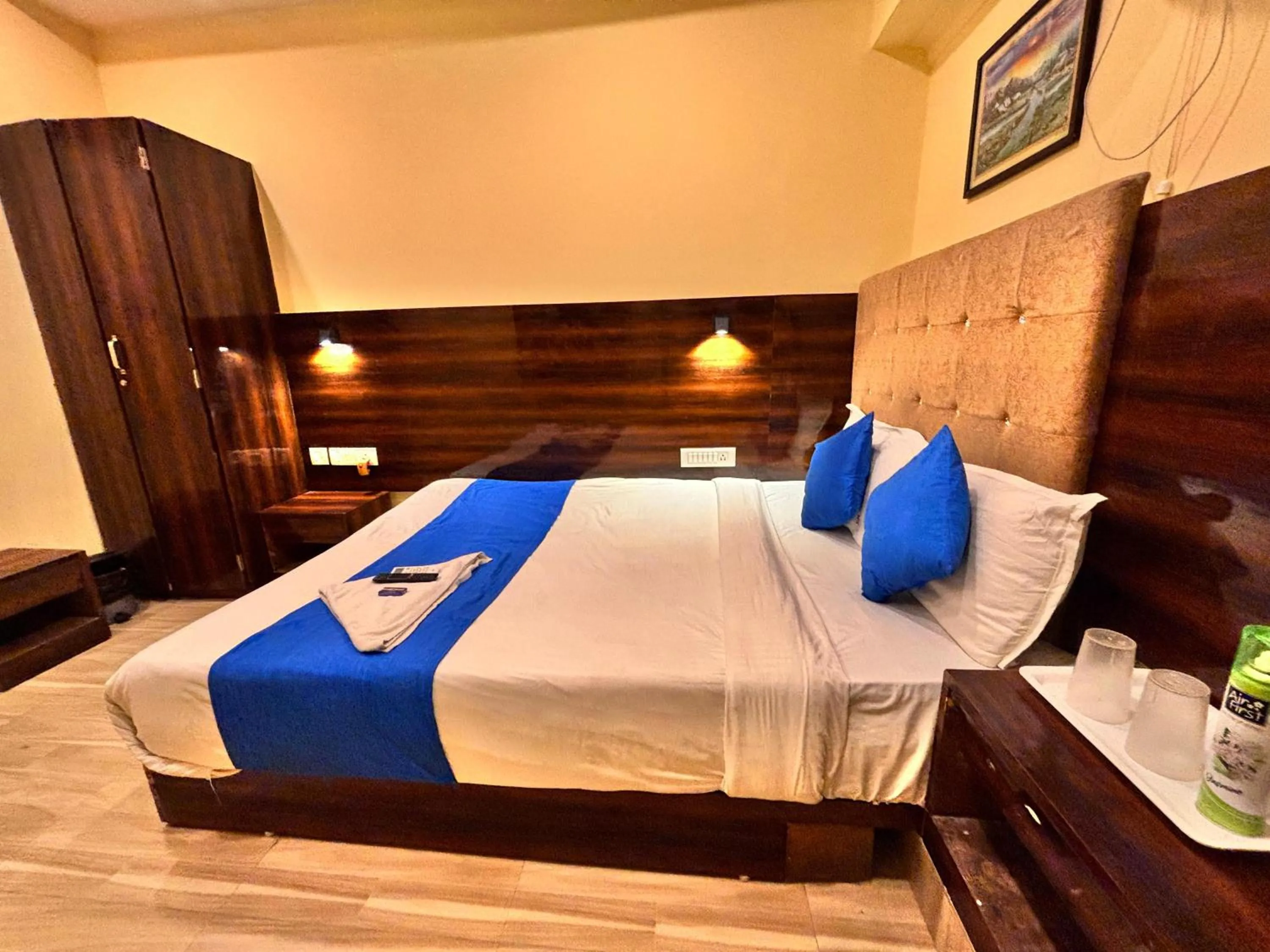 Bedroom in HOTEL SIGNATURE INN