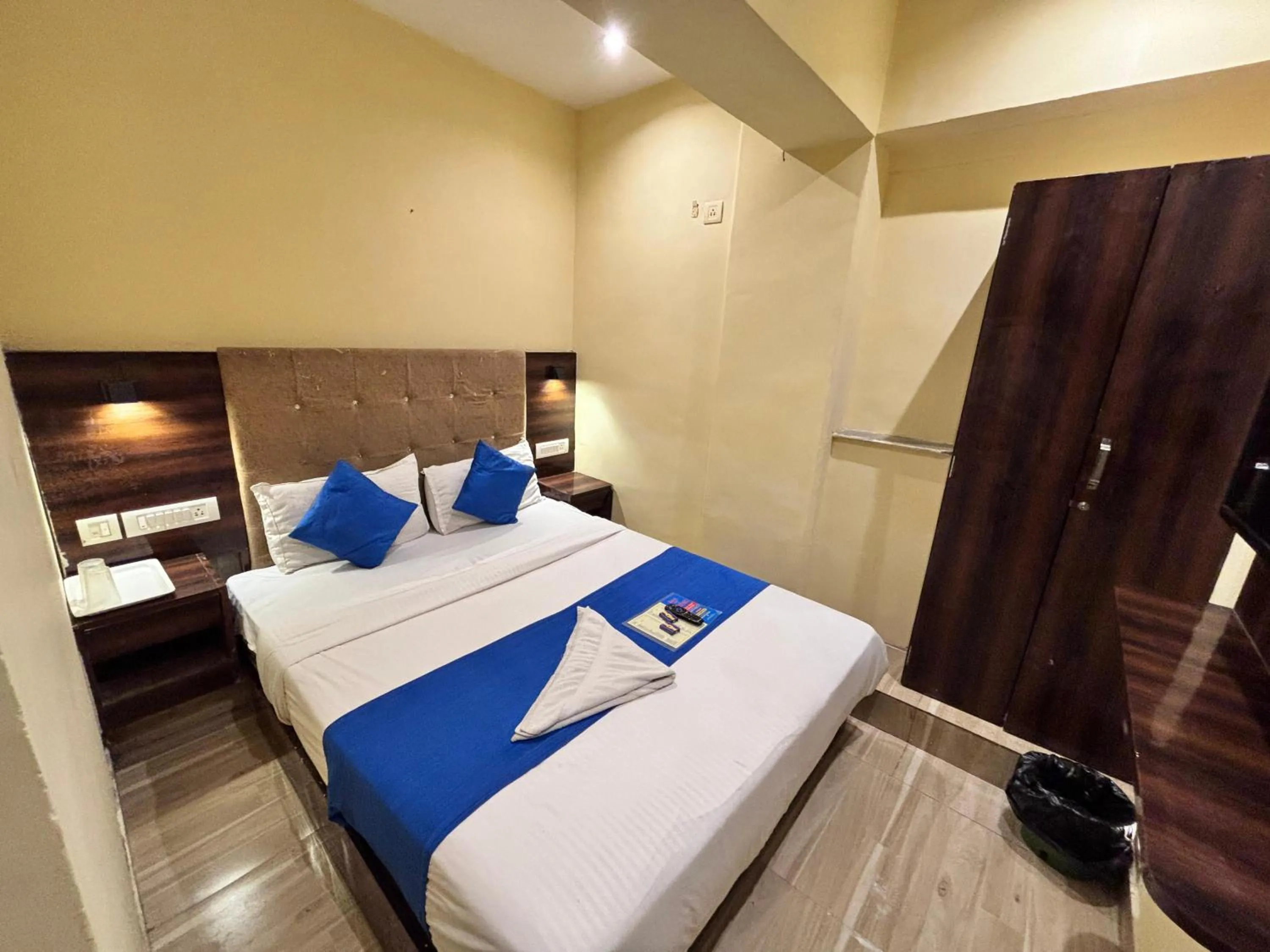 Bedroom in HOTEL SIGNATURE INN