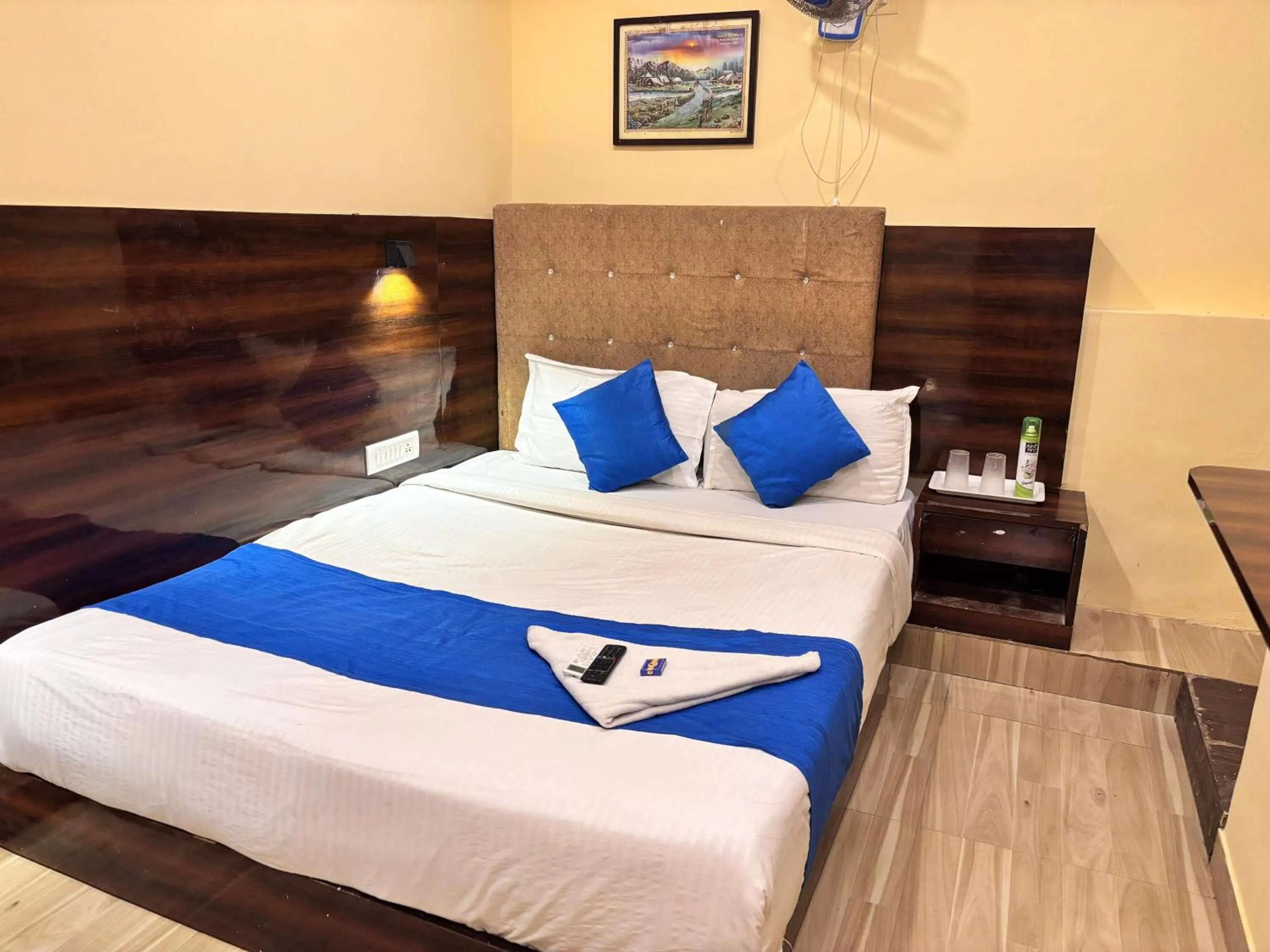 Bedroom in HOTEL SIGNATURE INN