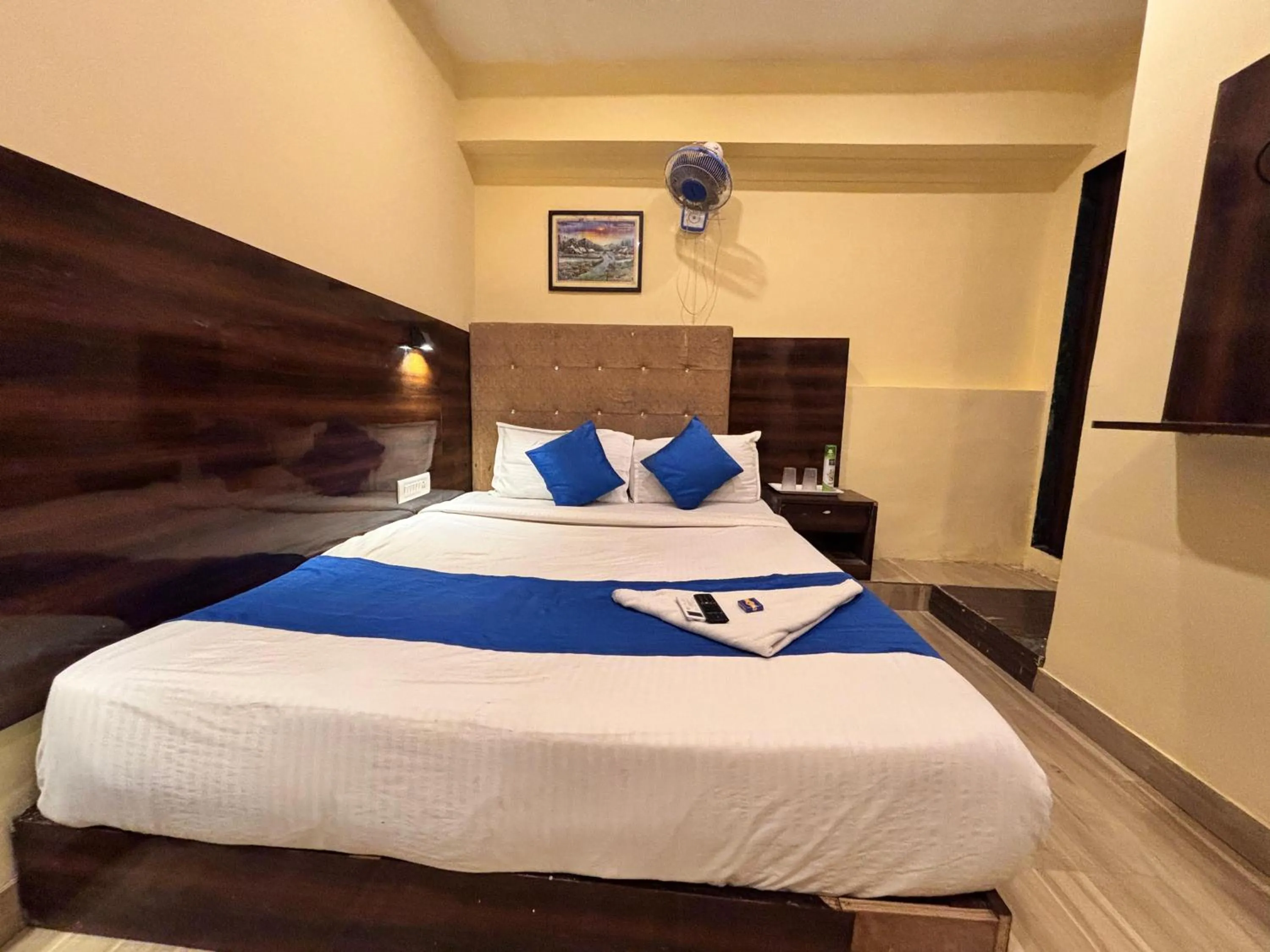 Bedroom in HOTEL SIGNATURE INN