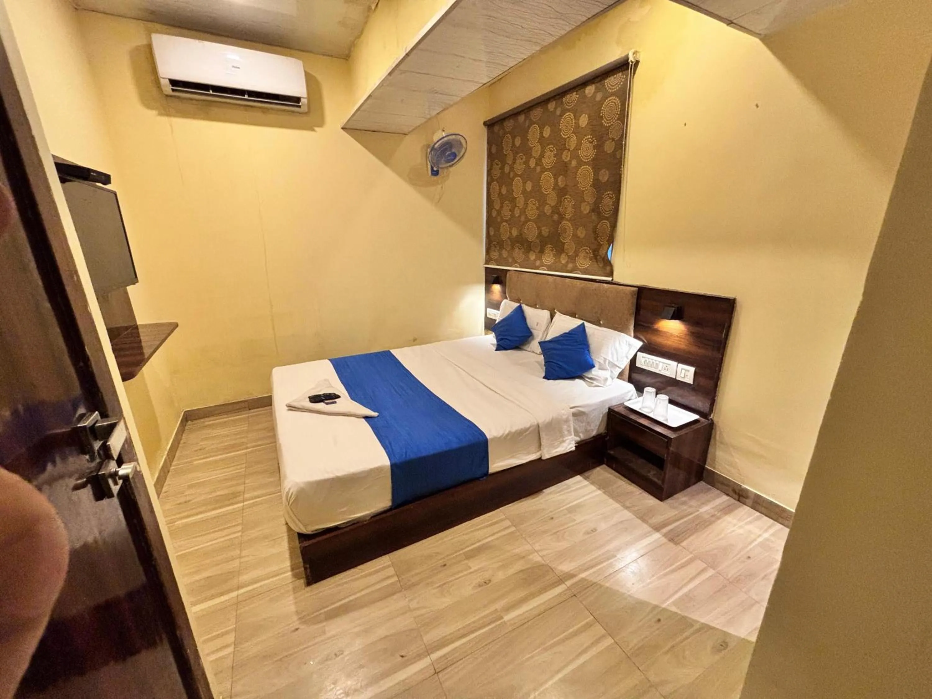 Bedroom in HOTEL SIGNATURE INN