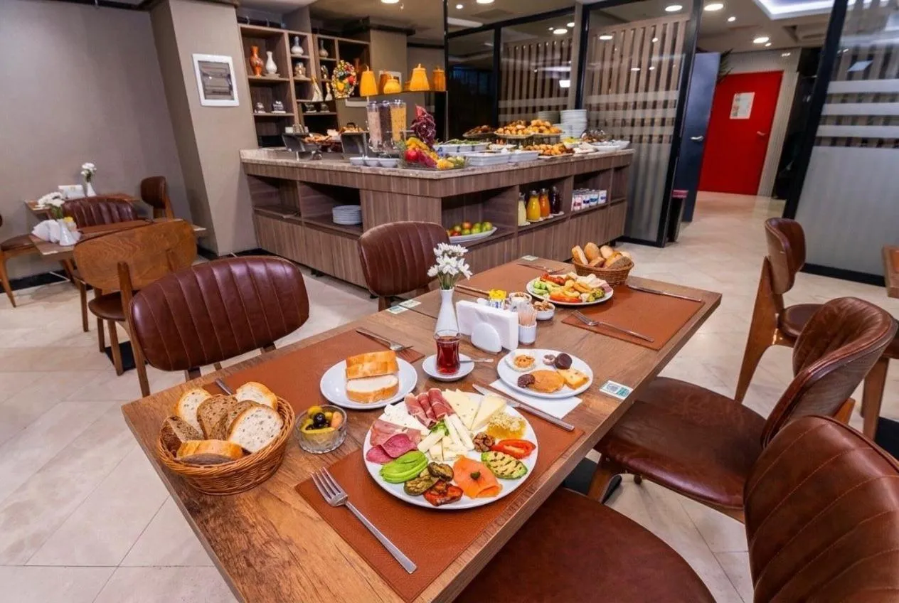 Restaurant/places to eat in The Omiya Hotel