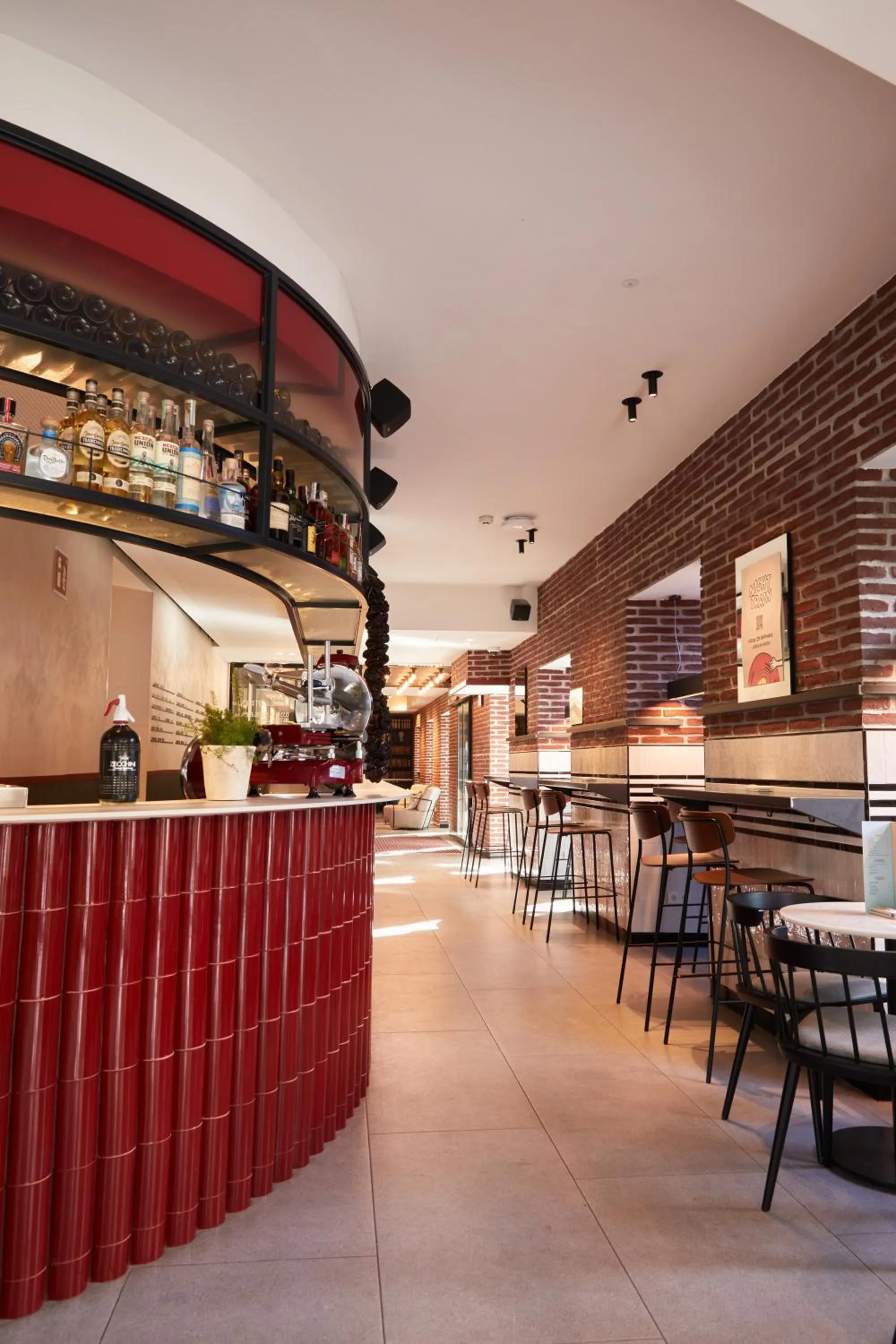 Restaurant/places to eat in LATROUPE Prado