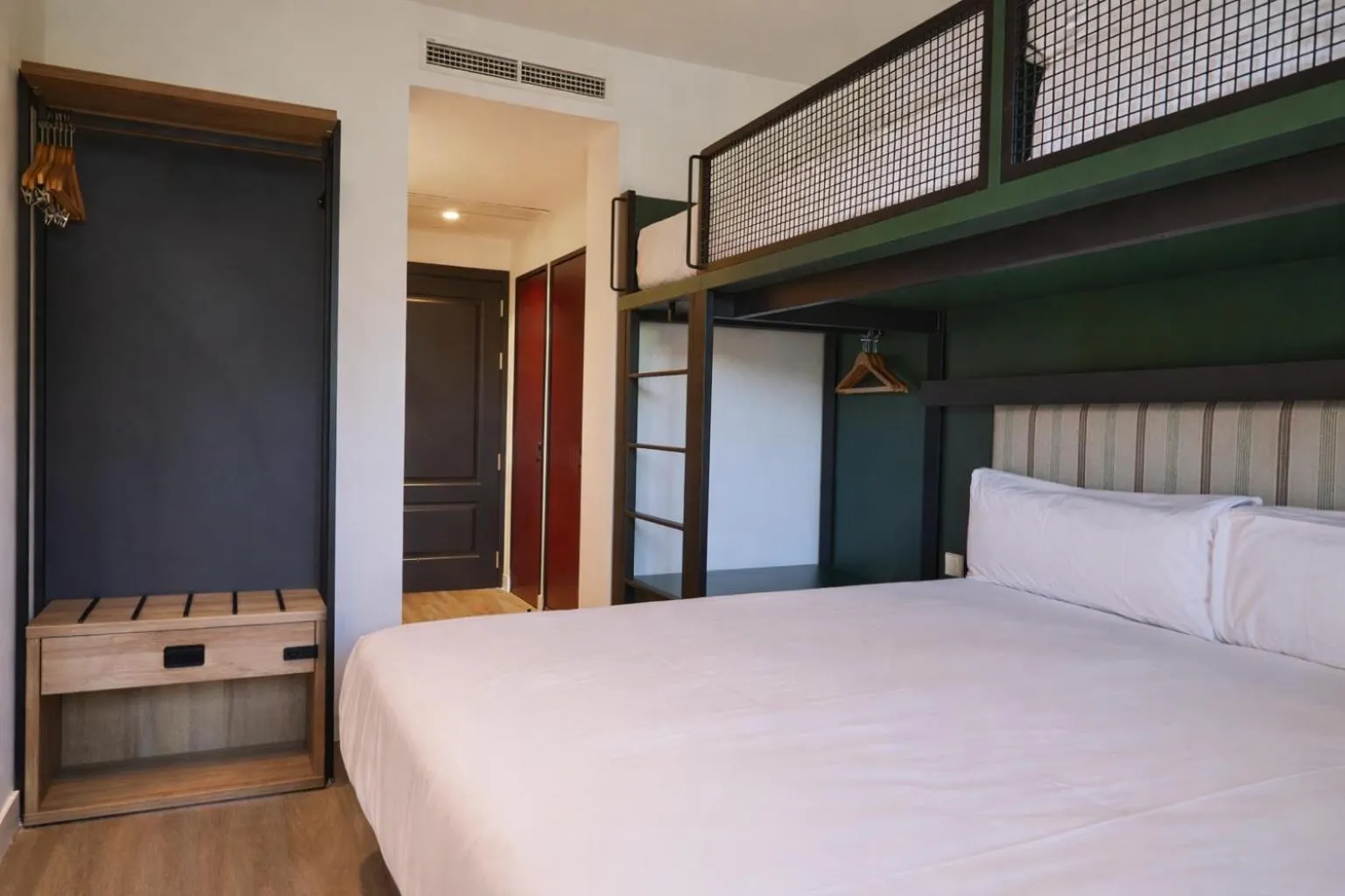 Bed in LATROUPE Prado