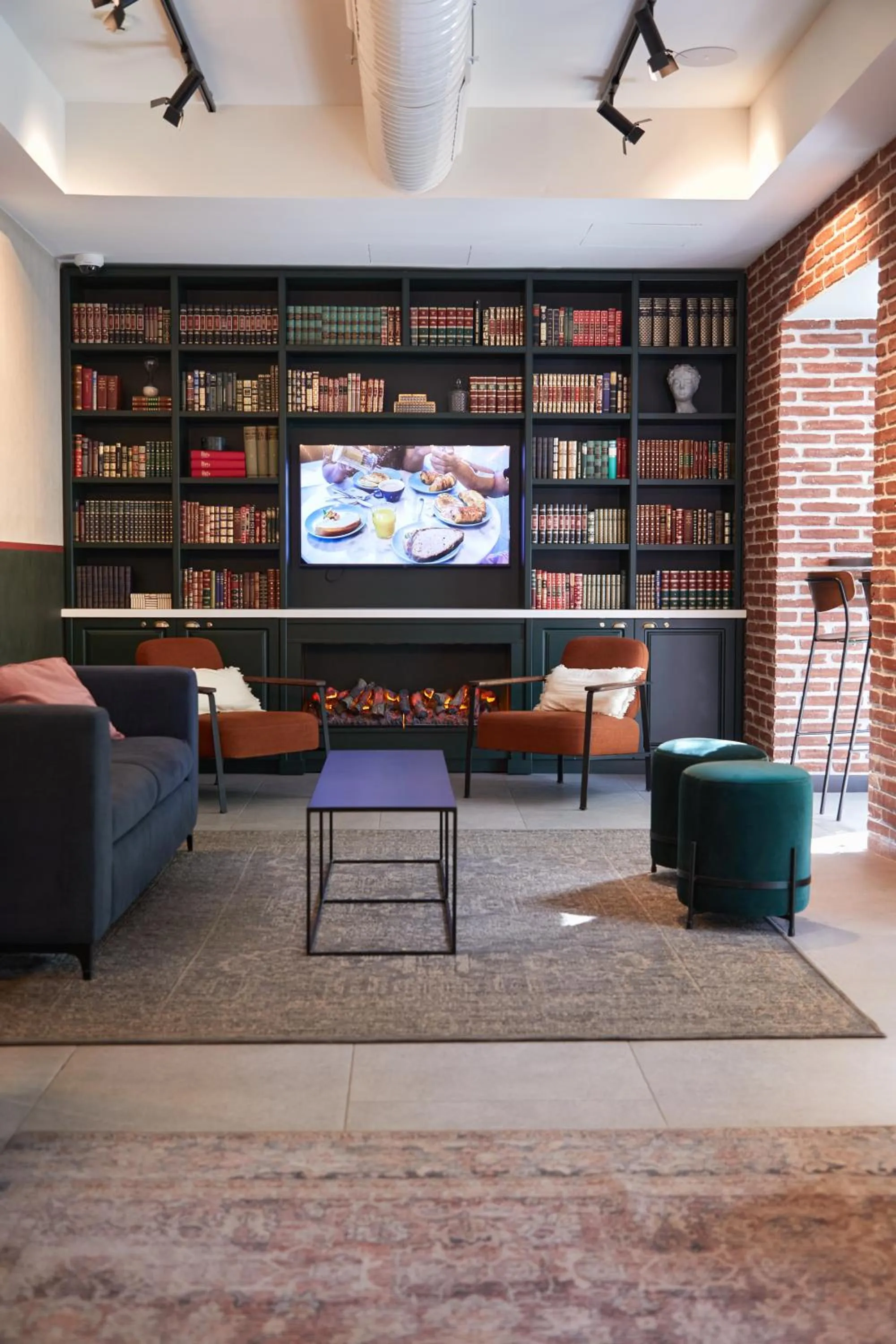 Library in LATROUPE Prado