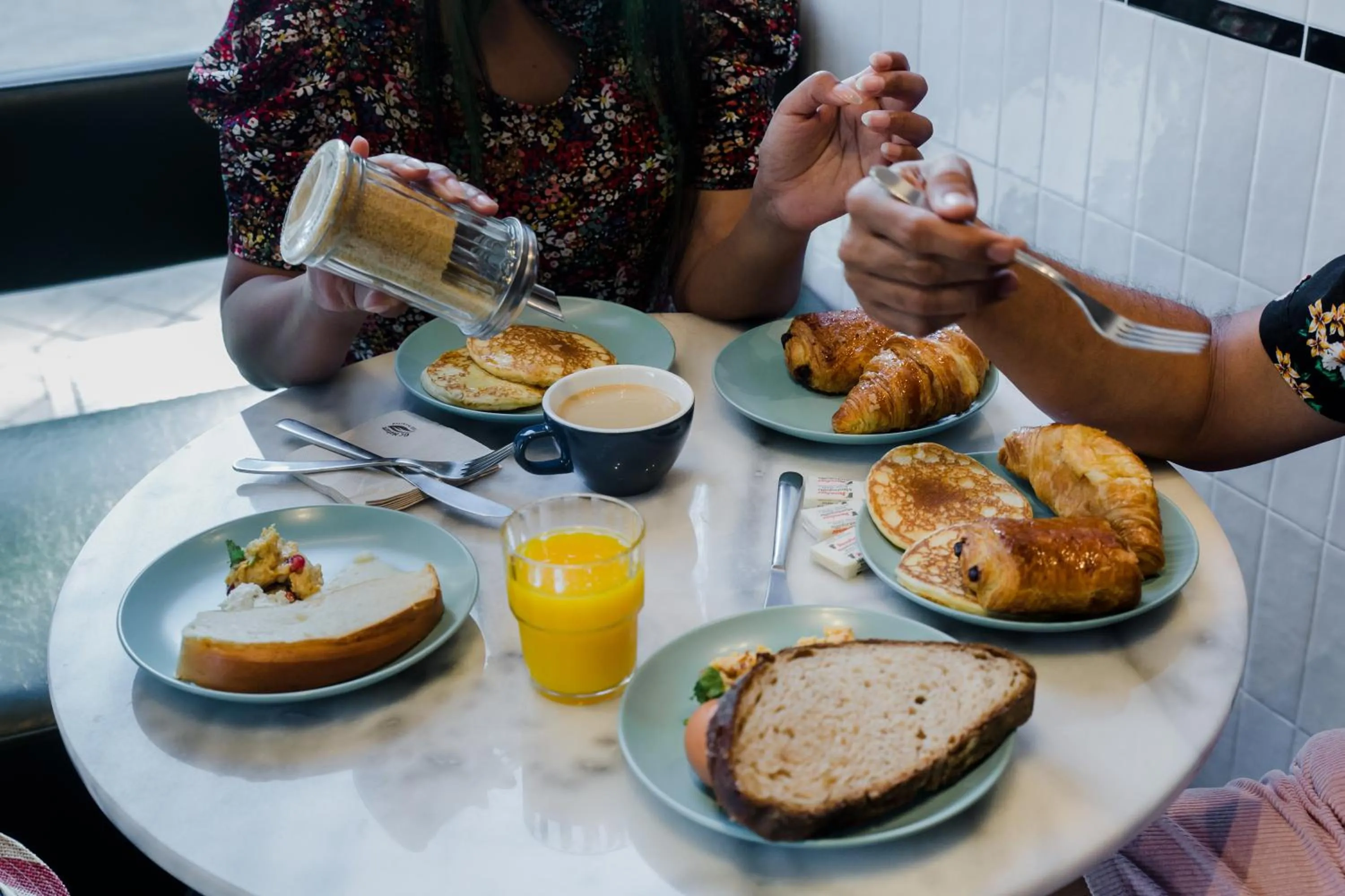 Restaurant/places to eat in LATROUPE Prado