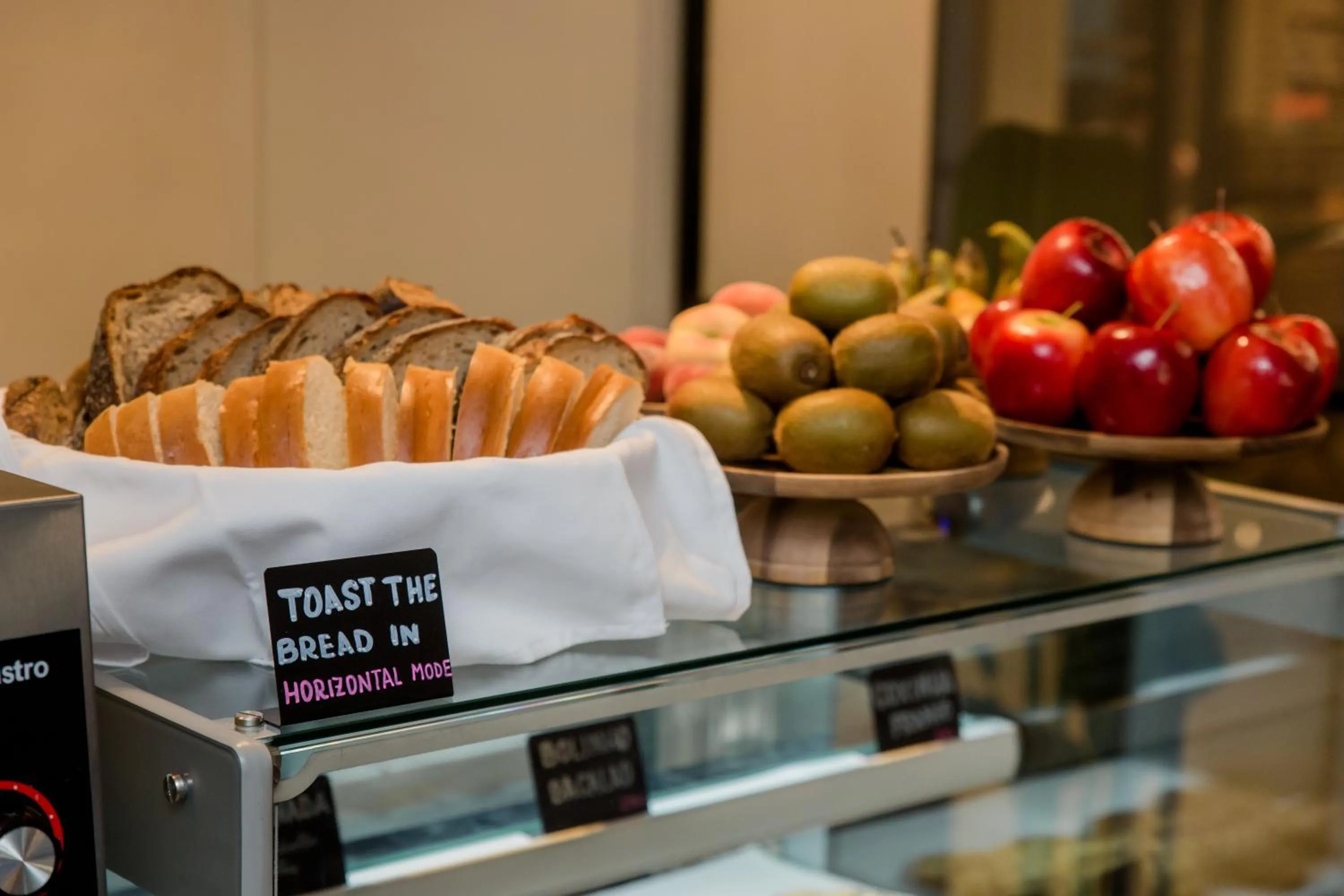 Restaurant/places to eat in LATROUPE Prado