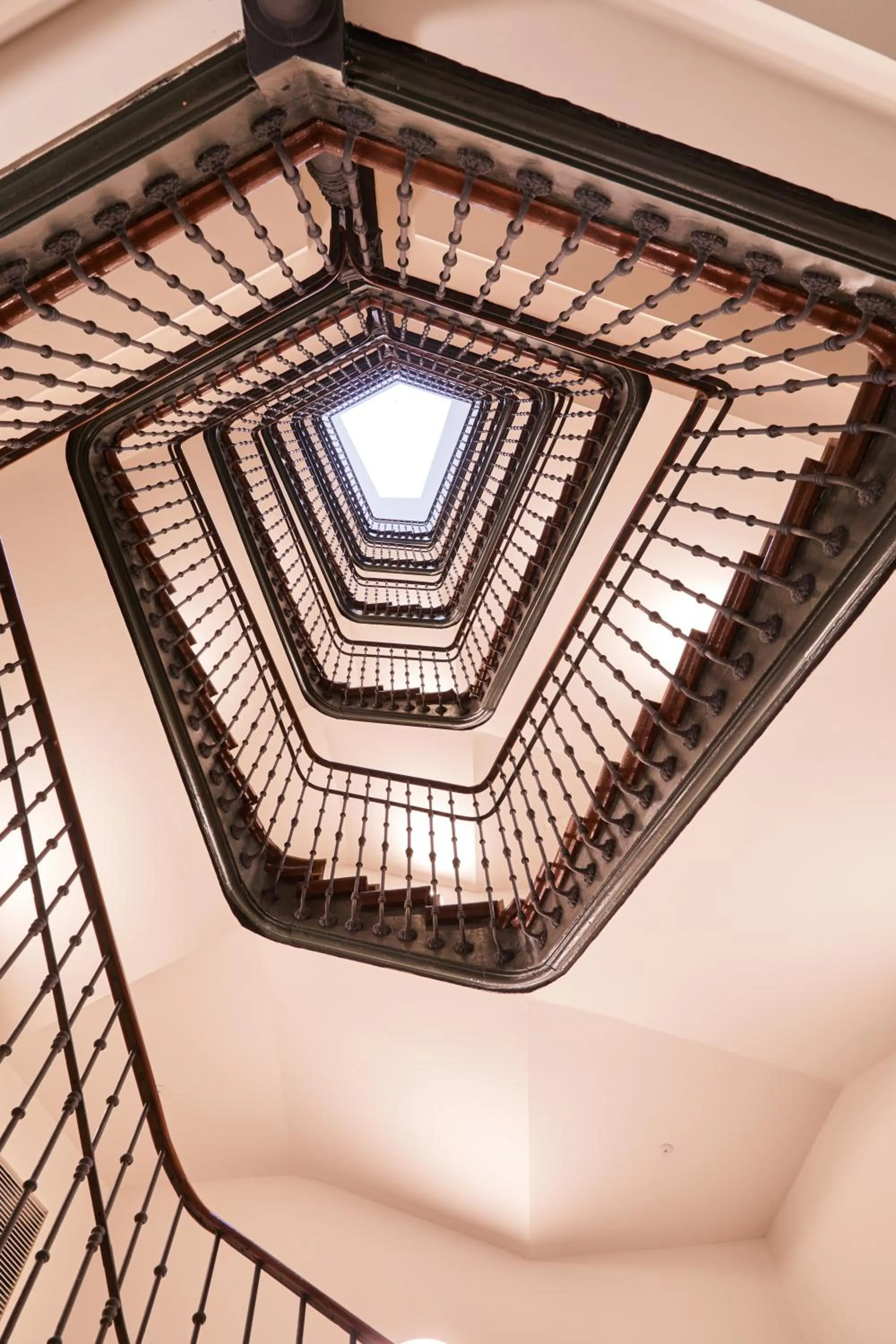 Property building in LATROUPE Prado