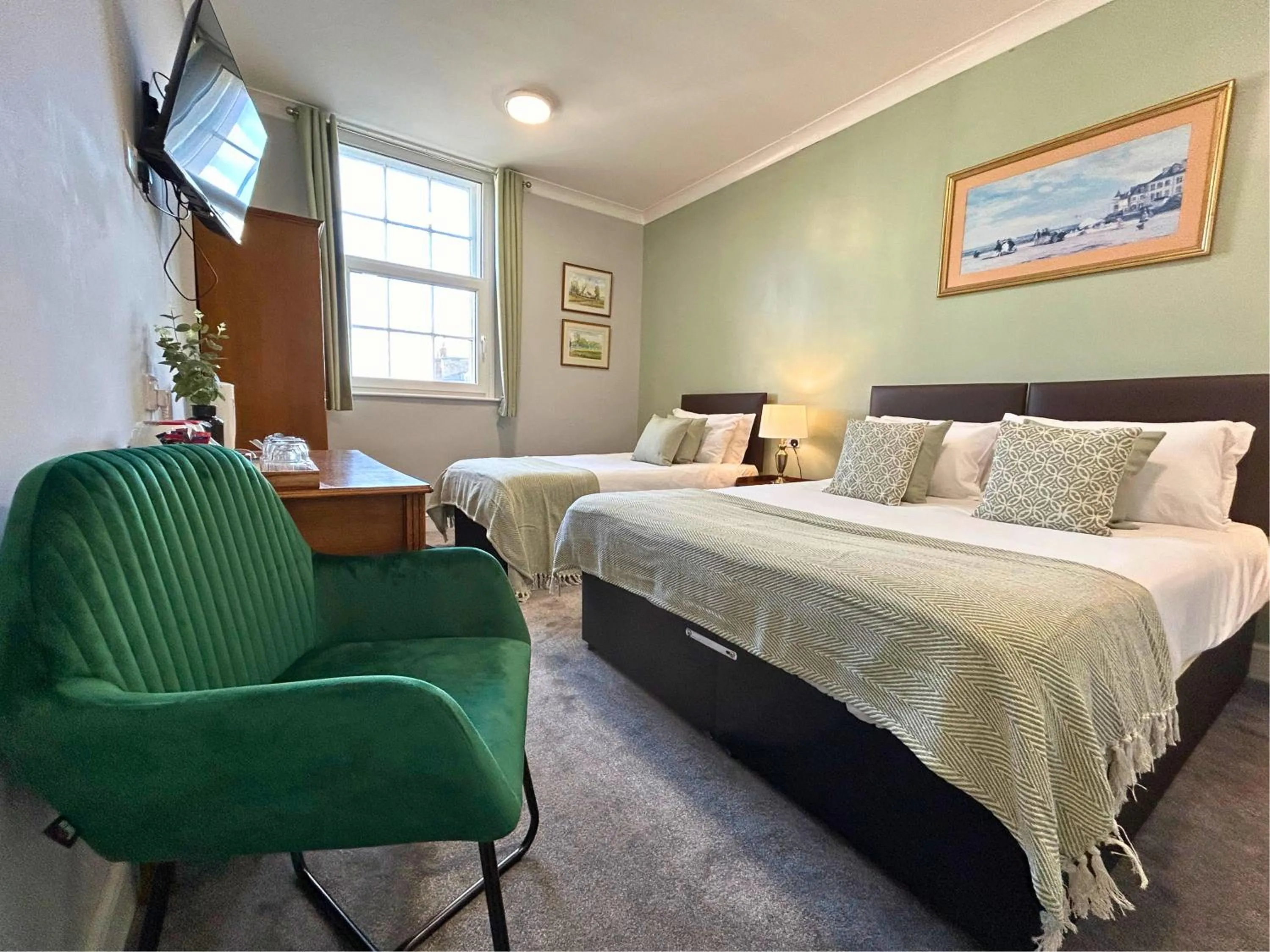 Bed in The Windmill Hotel