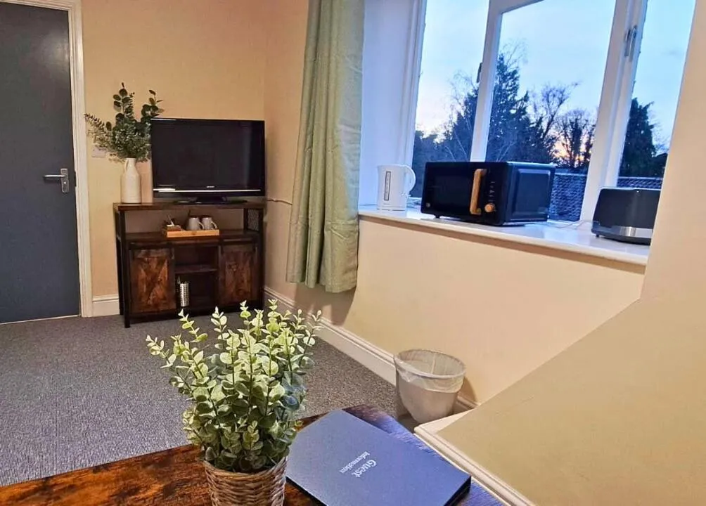 TV and multimedia in The Windmill Hotel