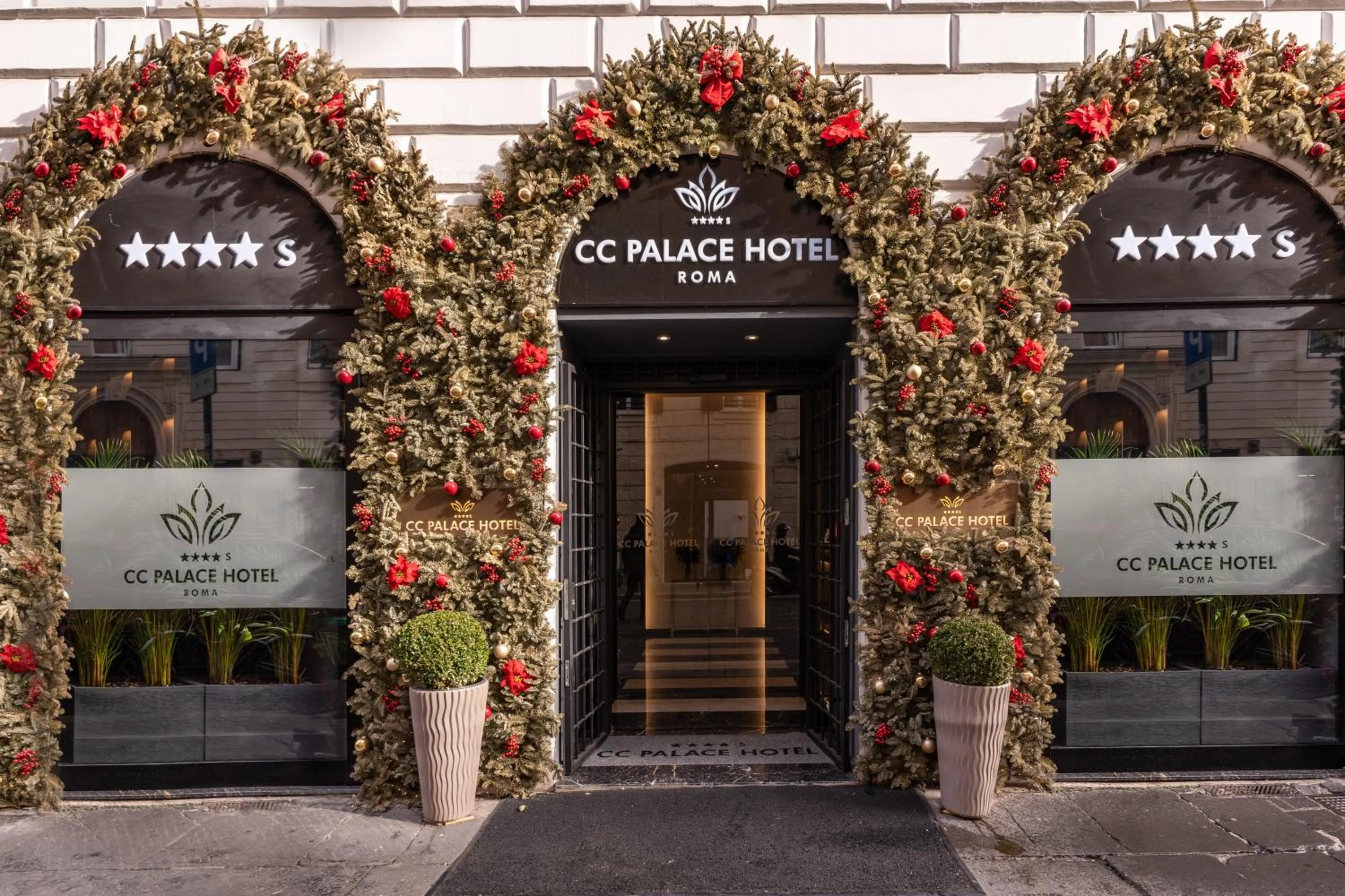 Facade/entrance in CC Palace Hotel
