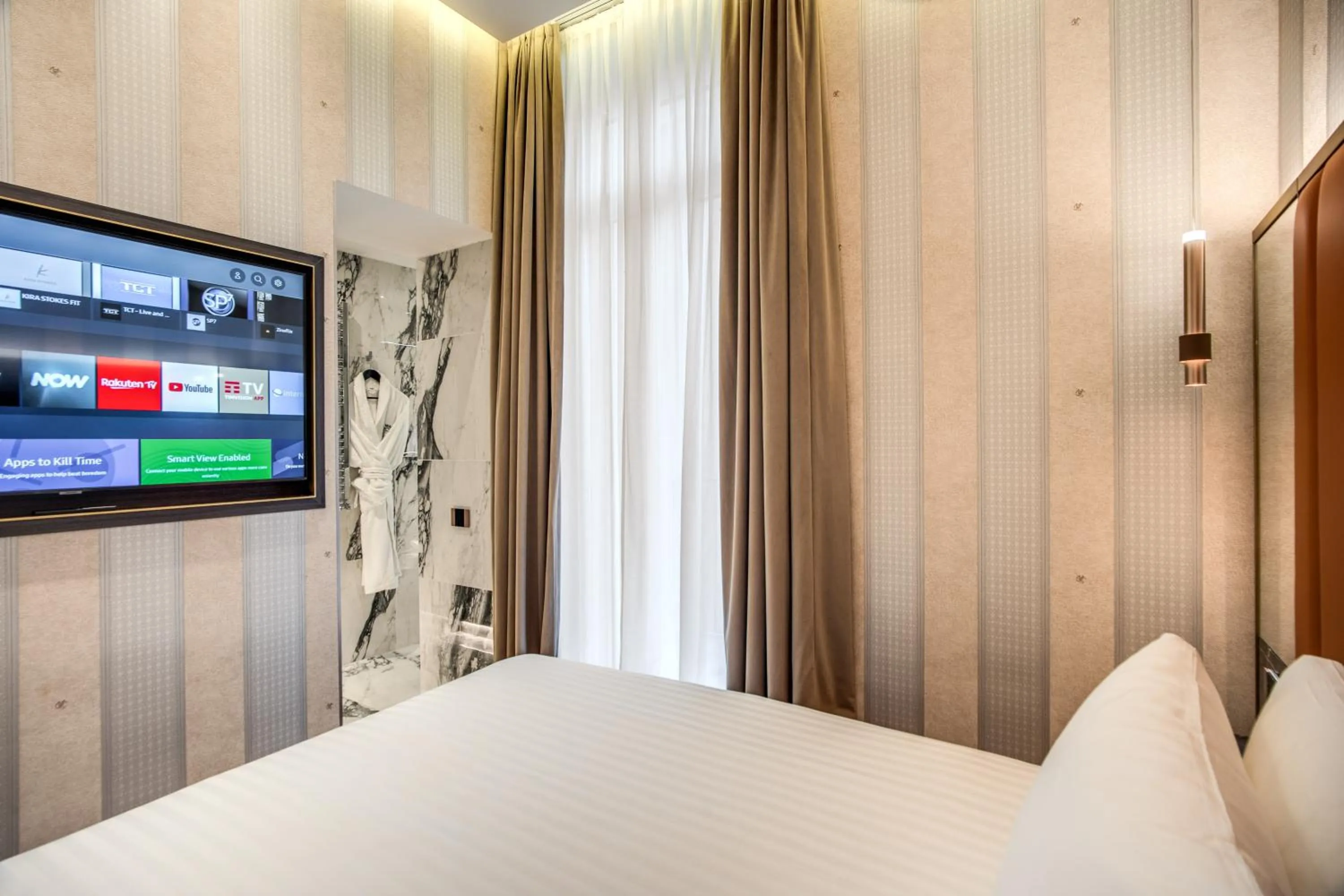 Bed in CC Palace Hotel