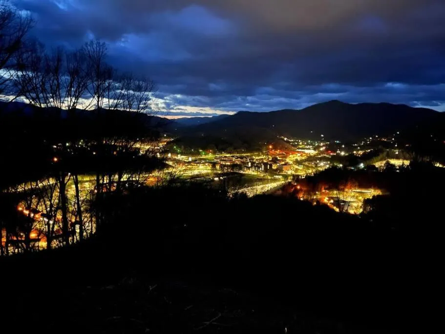 2 Bedroom Apartment overlooks WCU and Cullowhee NC - Smoke and Pet free