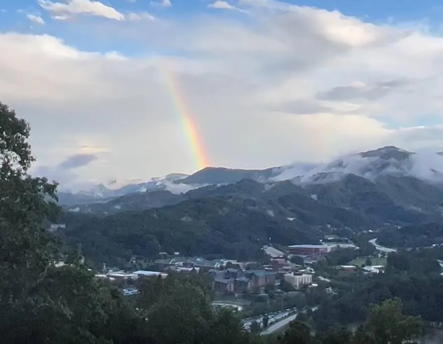 2 Bedroom Apartment overlooks WCU and Cullowhee NC - Smoke and Pet free