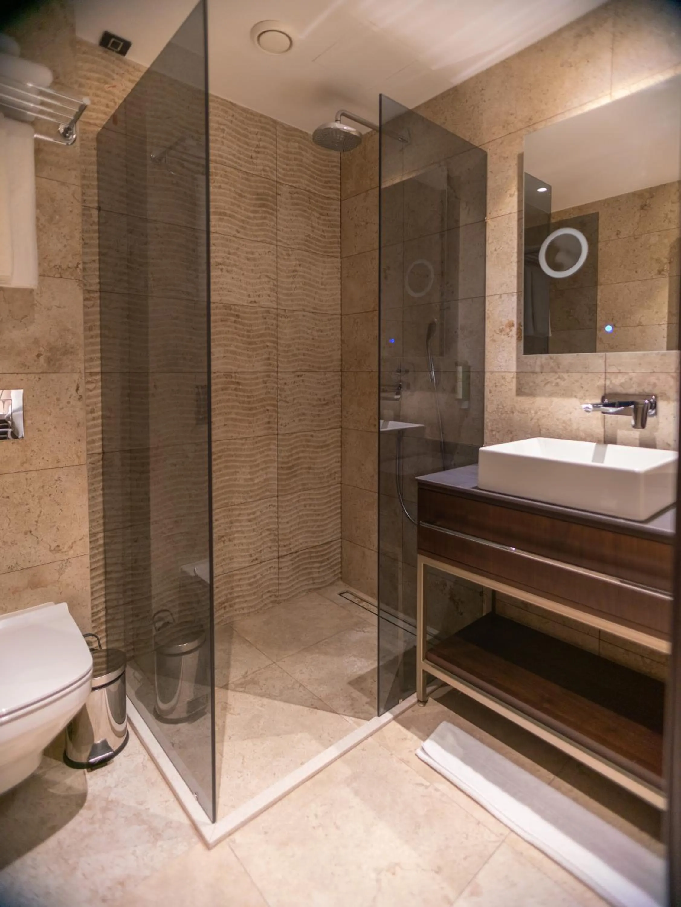 Bathroom in Emery Hotel