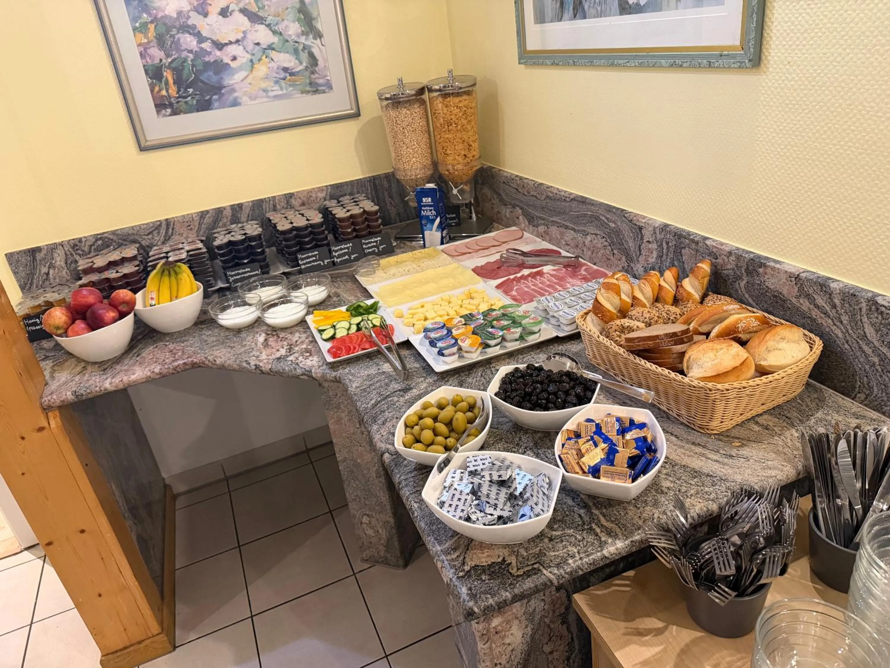 Breakfast in Brenzhotel Heidenheim