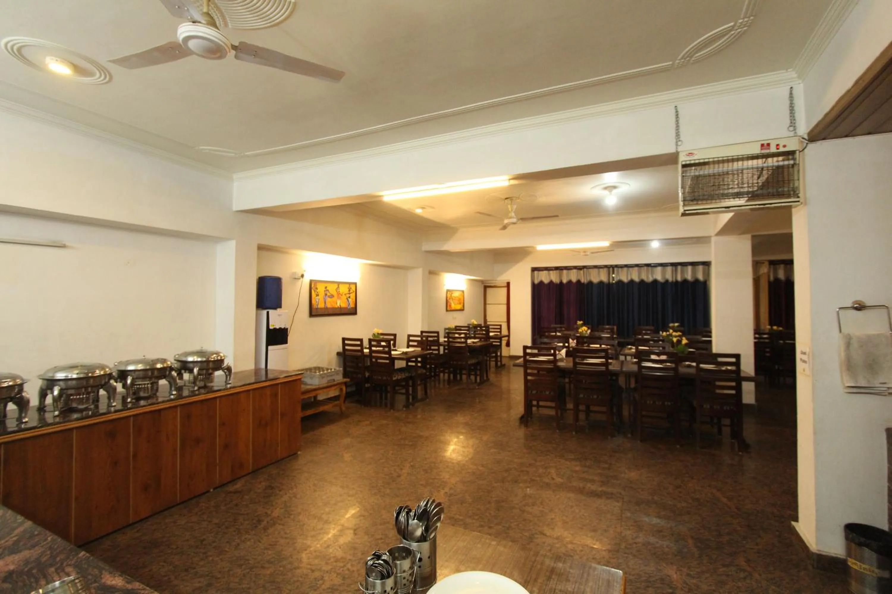 Restaurant/places to eat in Hotel NSB Manali
