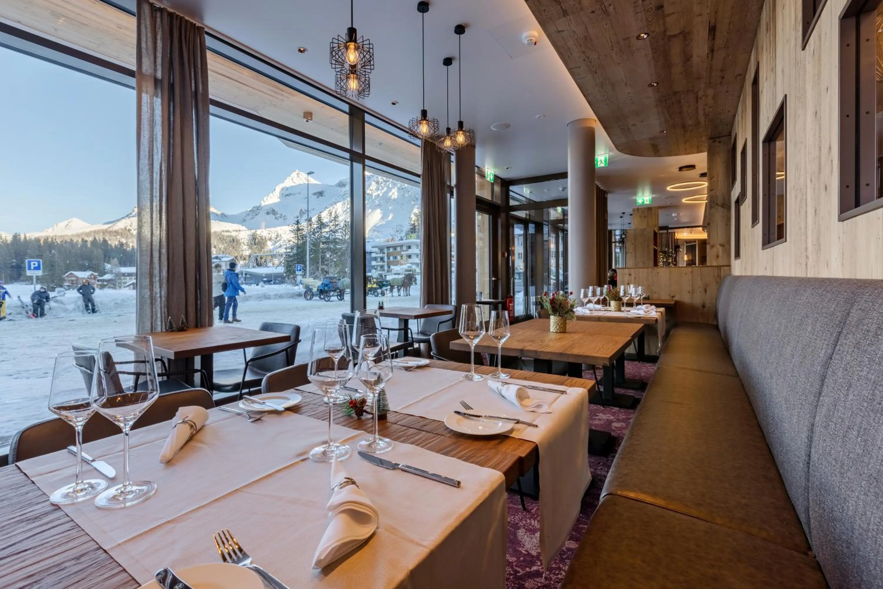 Restaurant/places to eat in Postresidenz am See