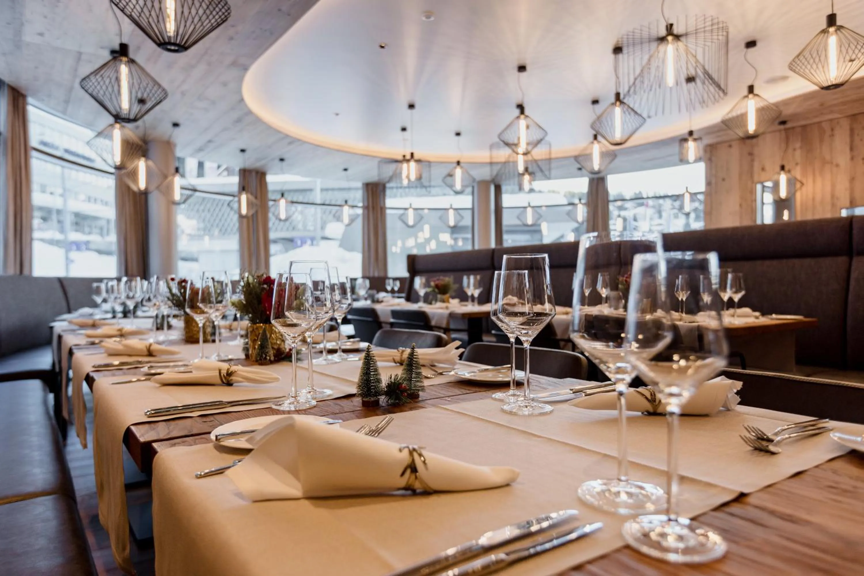 Restaurant/places to eat in Postresidenz am See