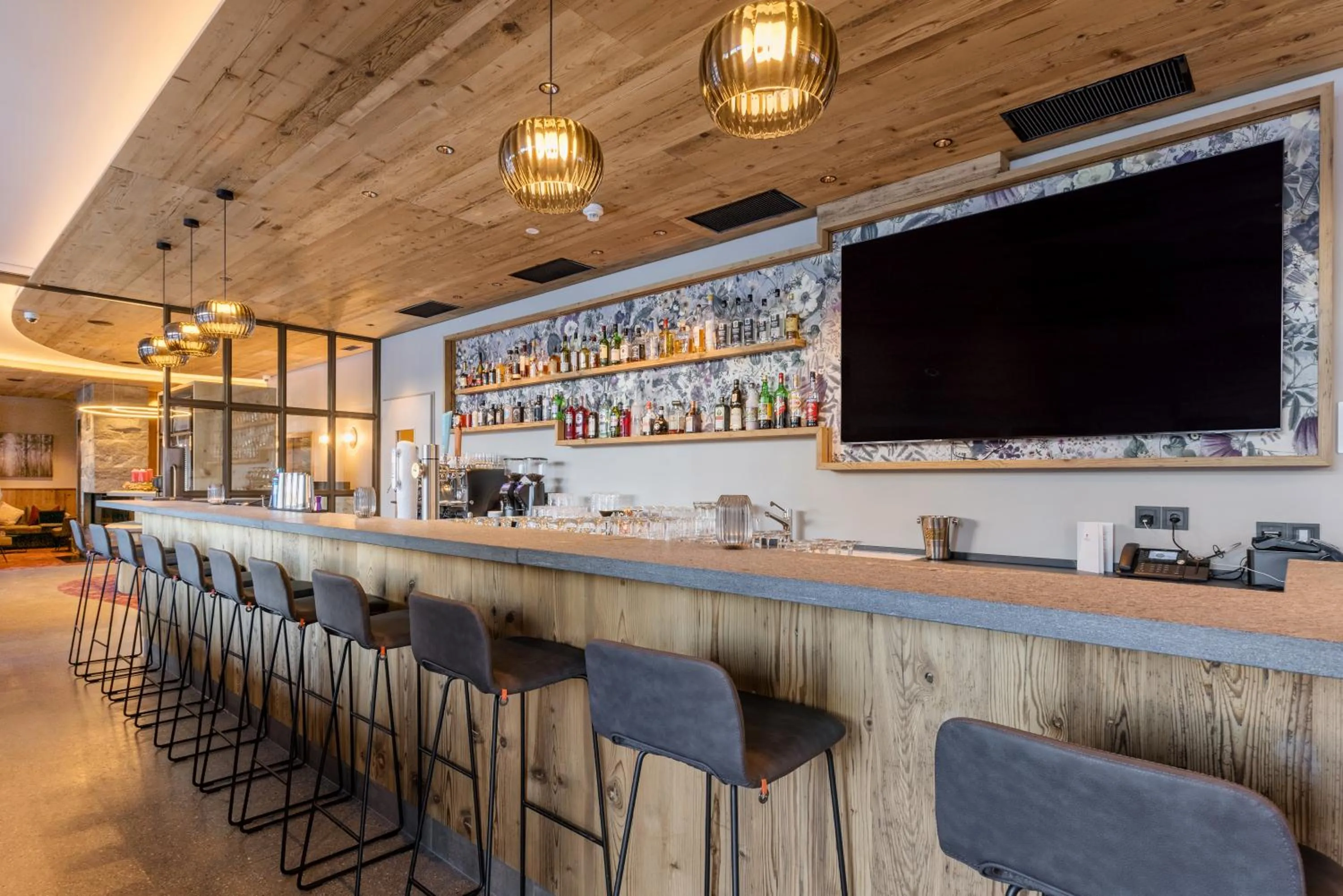 Restaurant/places to eat in Postresidenz am See