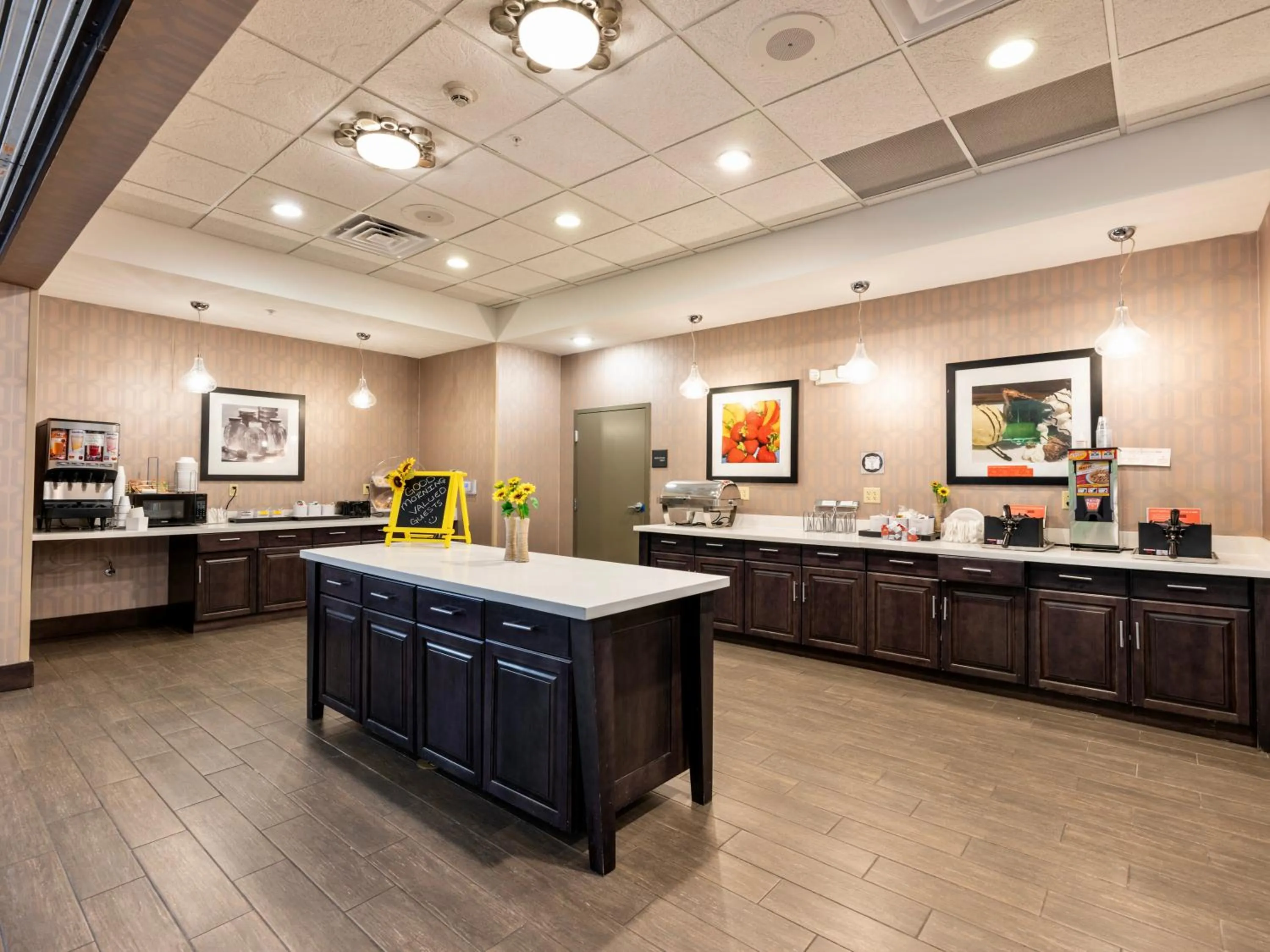 Breakfast in Flag Point Inn and Suites Pratt by FairBridge