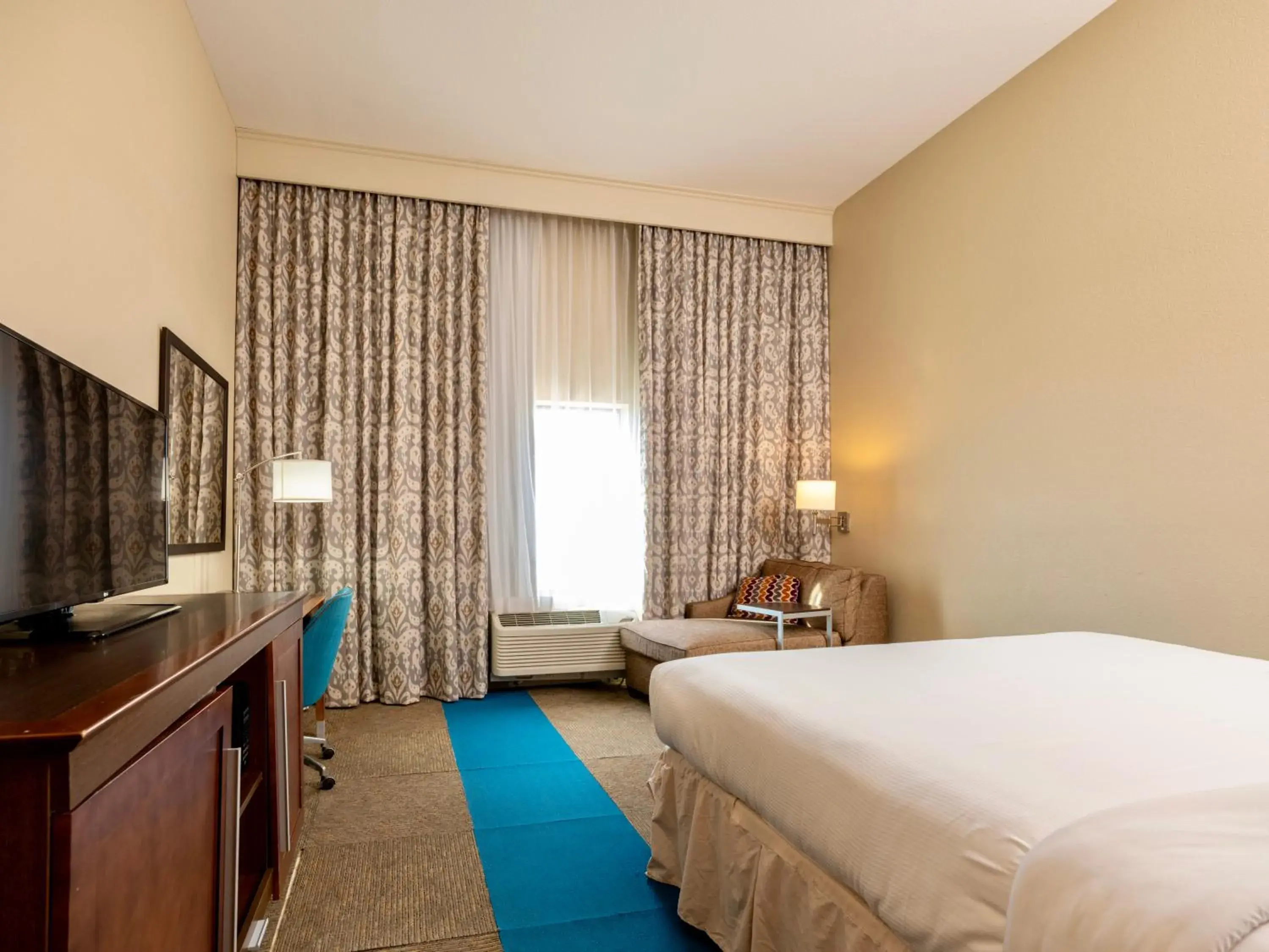 King Room with Roll-In Shower - Disability Access in Quality Inn - Pratt King Room with Roll-In Shower - Disability Access in Quality Inn - Pratt