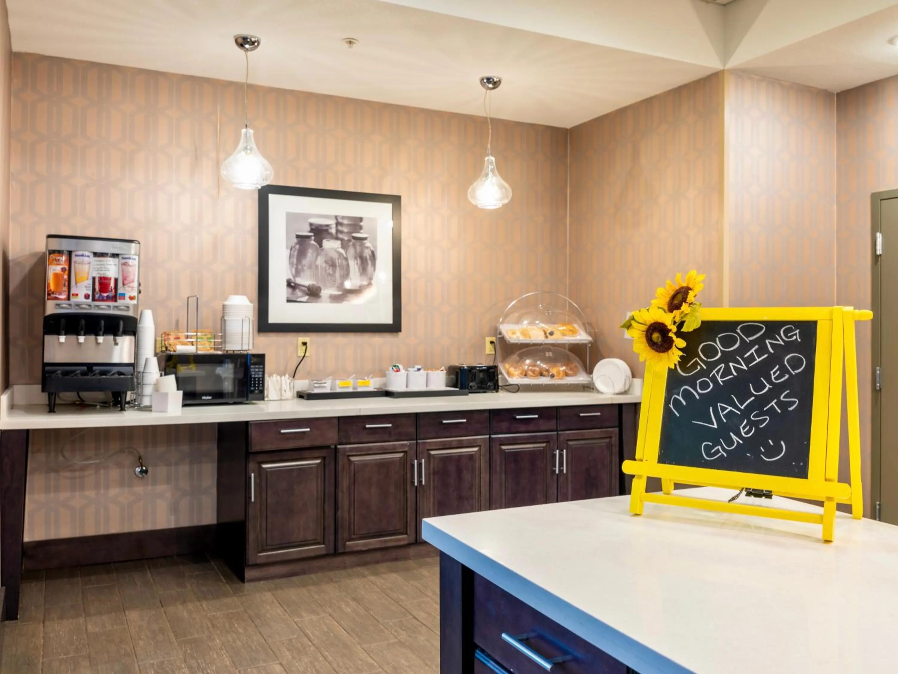 Breakfast in Flag Point Inn and Suites Pratt by FairBridge