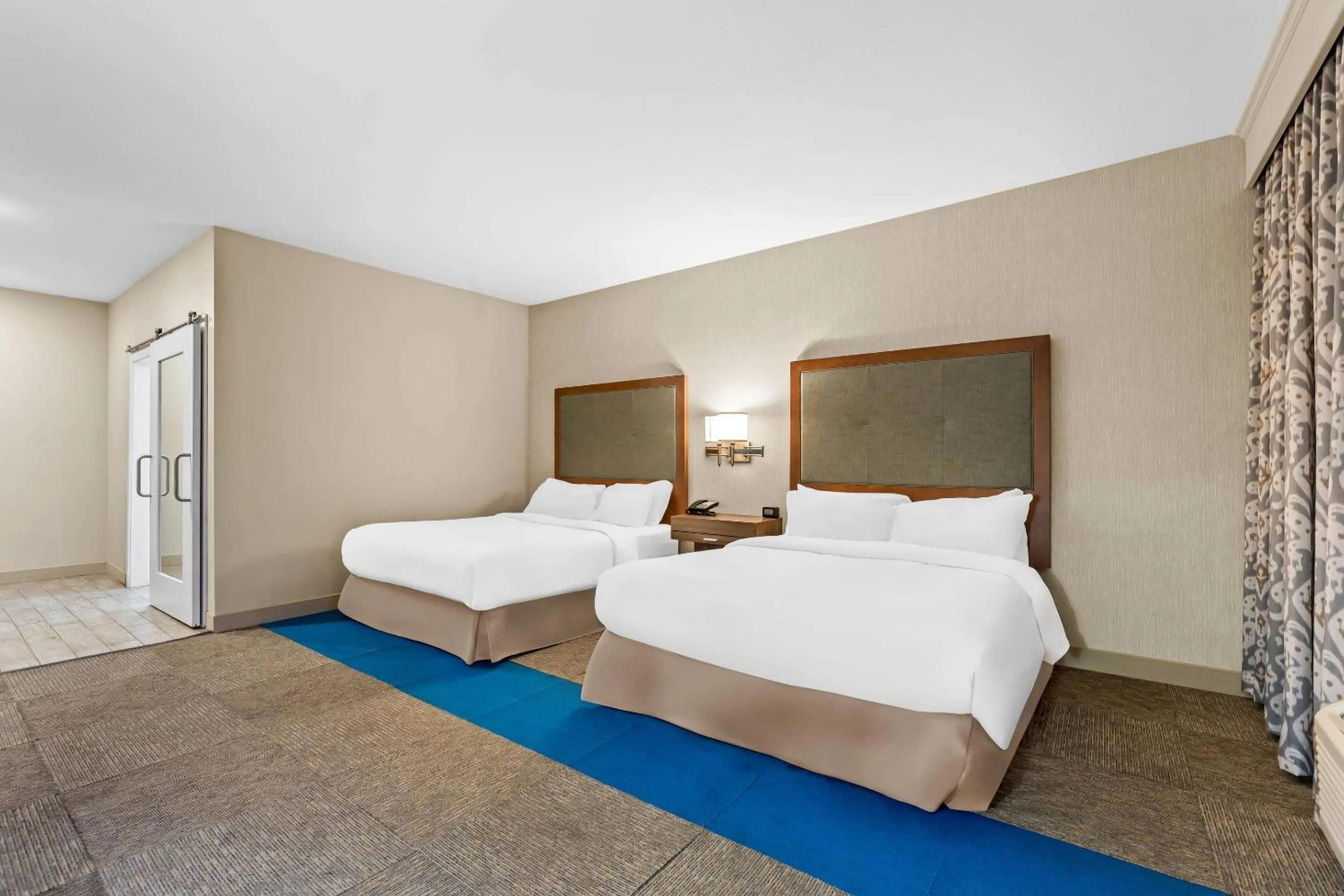 Bedroom, Bed in Quality Inn - Pratt