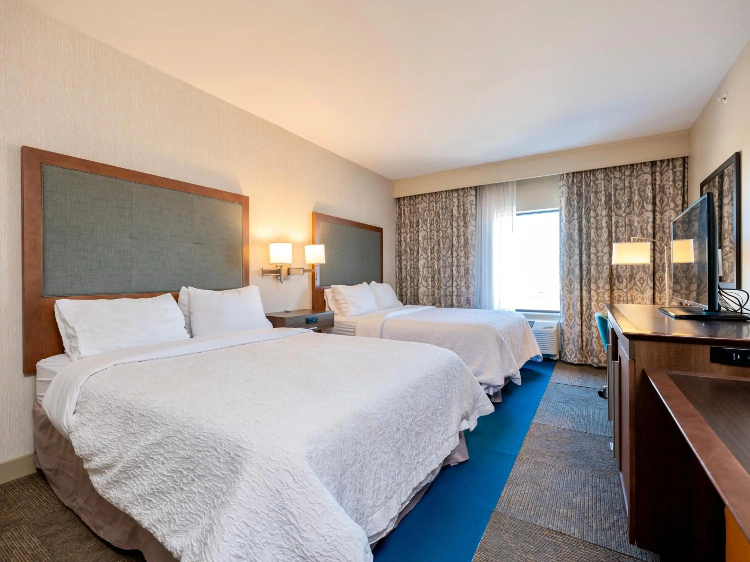 Bedroom, Bed in Flag Point Inn and Suites Pratt by FairBridge