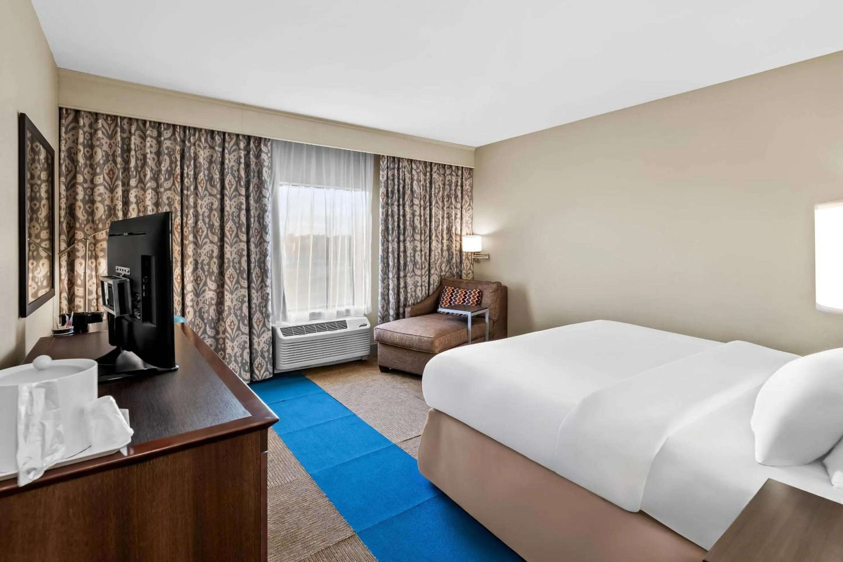 Bedroom, Bed in Quality Inn - Pratt