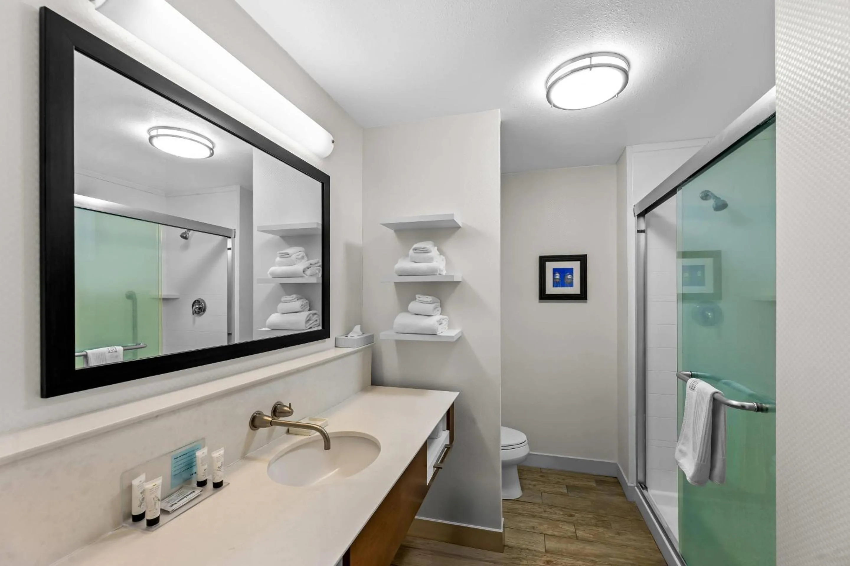 Bedroom in Quality Inn - Pratt