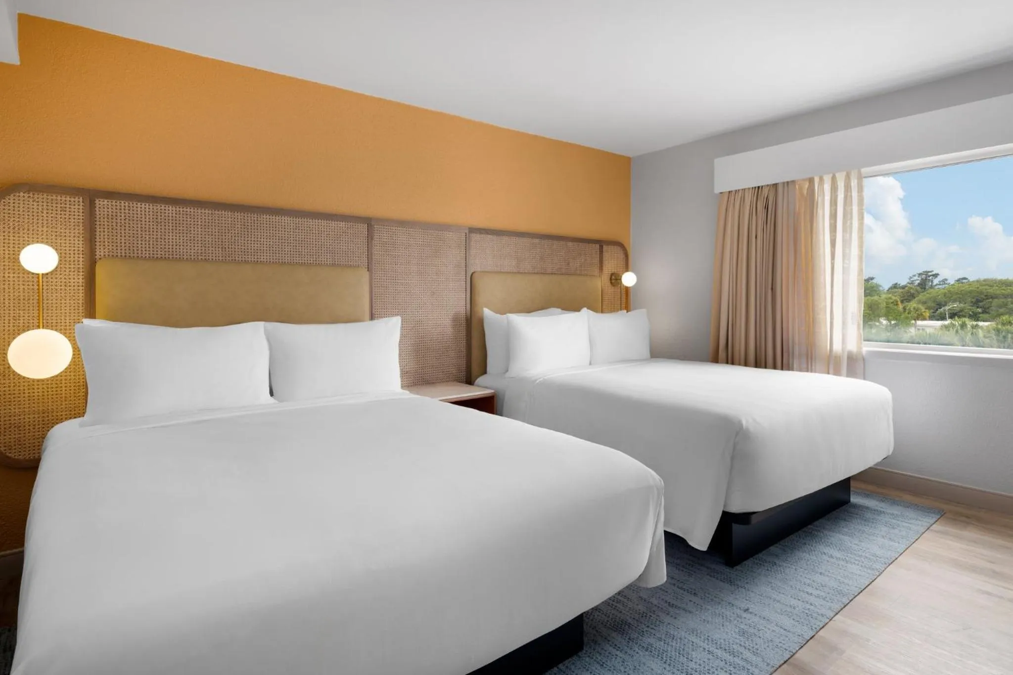 Photo of the whole room, Bed in voco The Shelby - Myrtle Beach by IHG