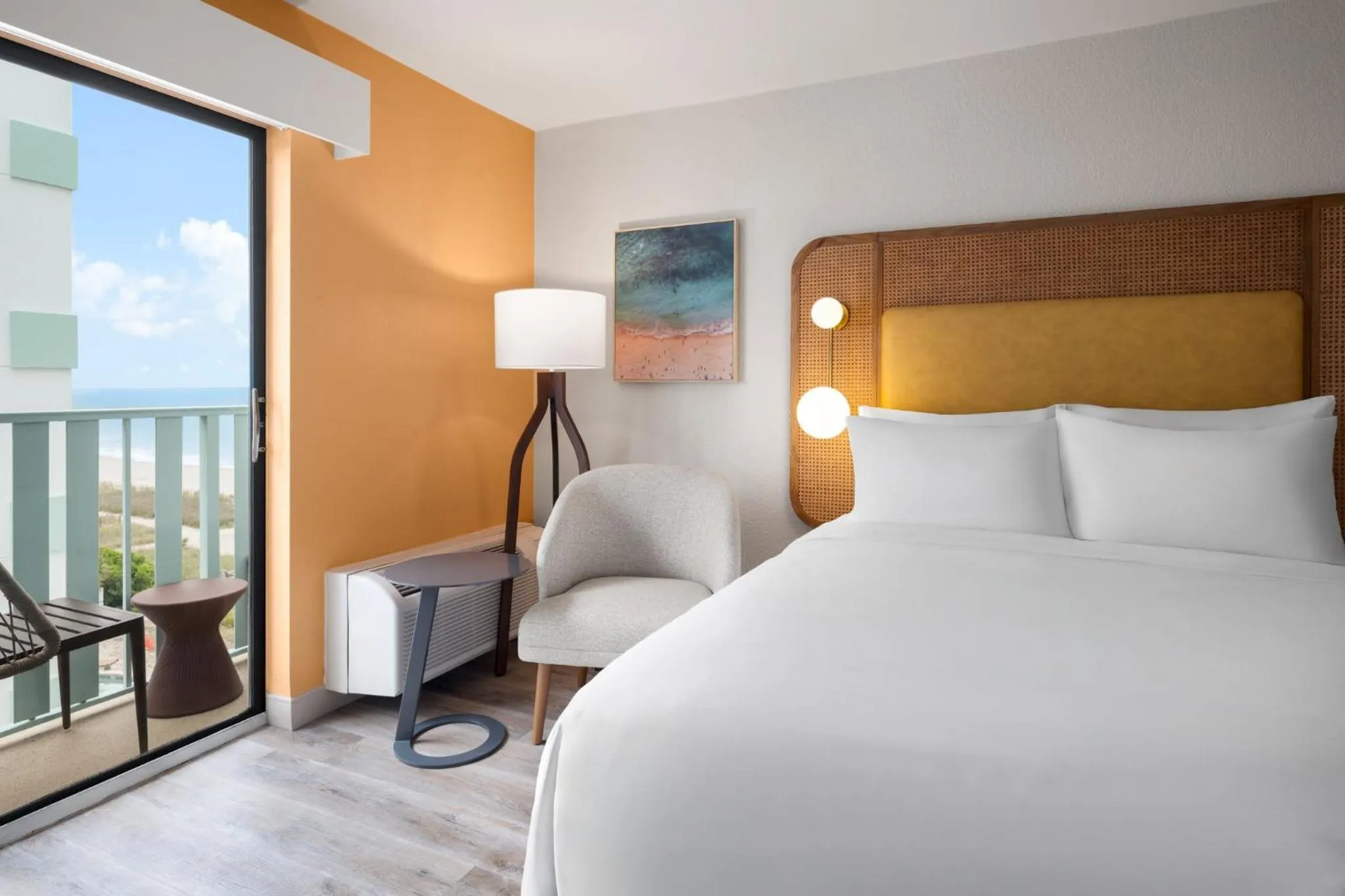 Photo of the whole room, Bed in voco The Shelby - Myrtle Beach by IHG